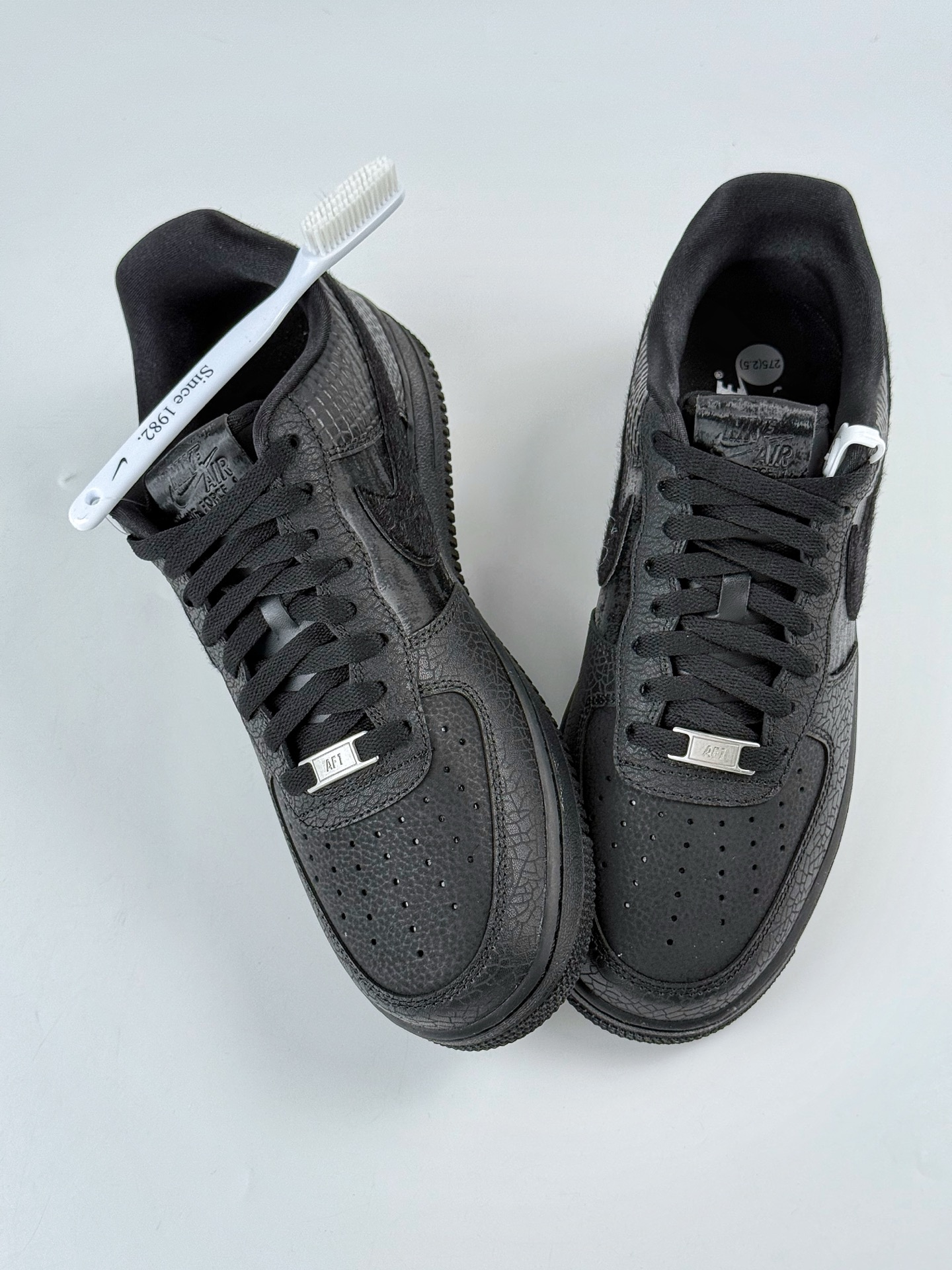 200 Nike Air Force 1 Low 07 “Black Animal” 纯黑 HQ1977-001