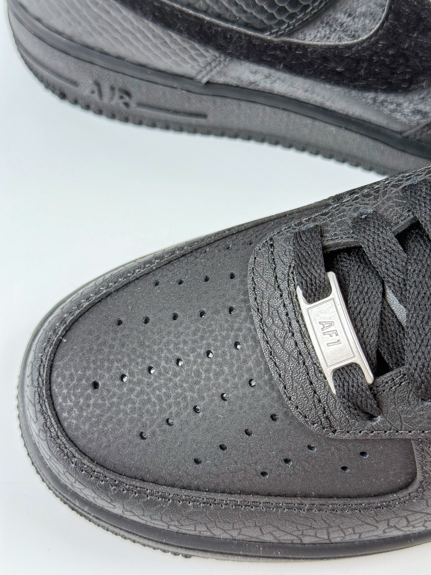 200 Nike Air Force 1 Low 07 “Black Animal” 纯黑 HQ1977-001