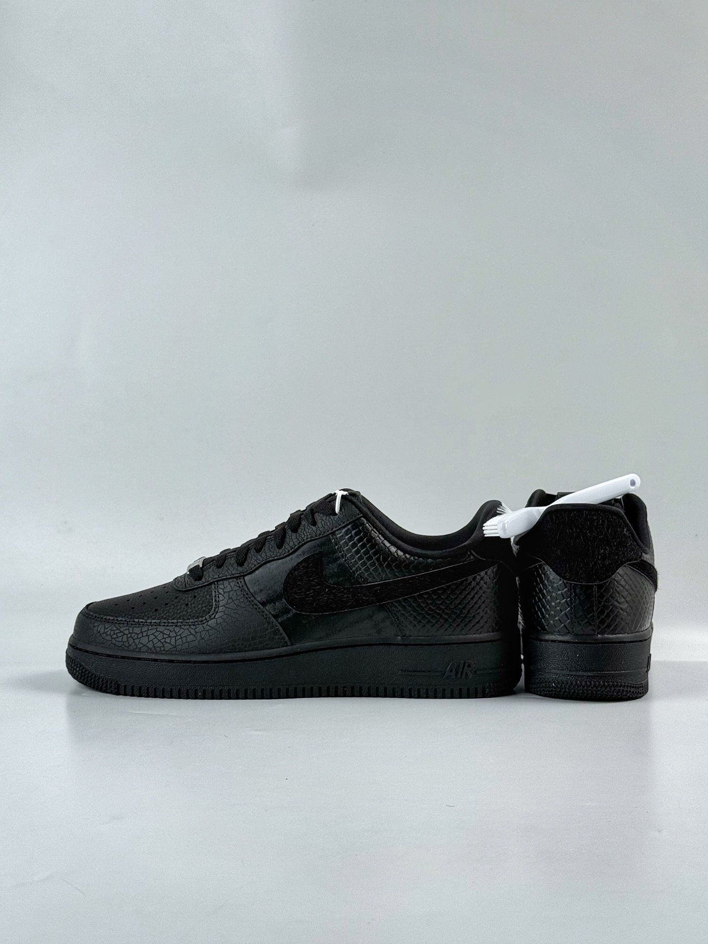 200 Nike Air Force 1 Low 07 “Black Animal” 纯黑 HQ1977-001