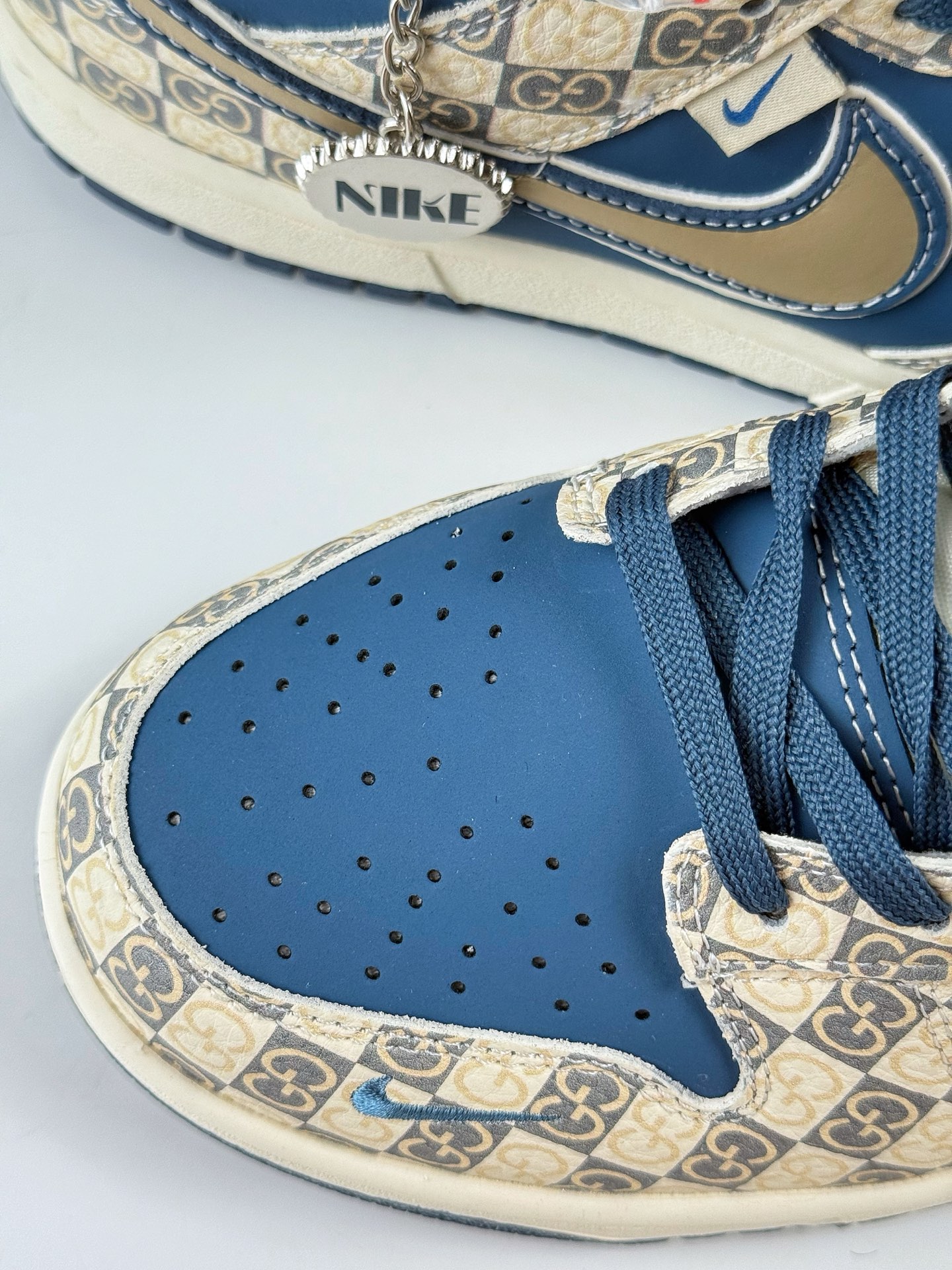 280 Nike SB Dunk Low x GUCCI 米蓝小勾 SR8888-009
