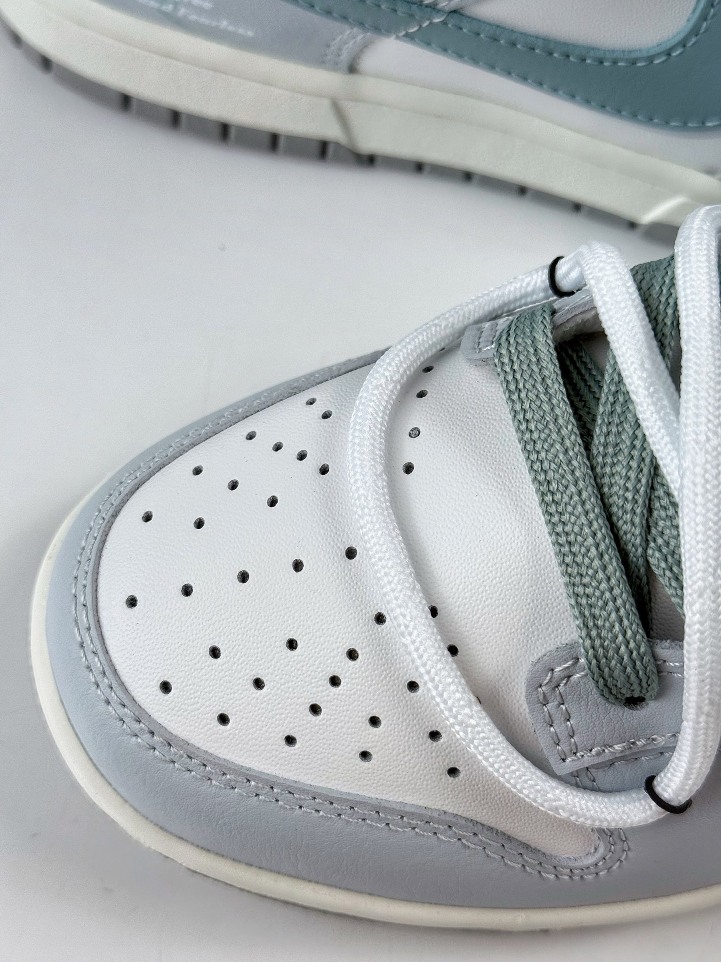 260 Nike SB Dunk Low 诗行远方 灰白绑带 GG0508-037