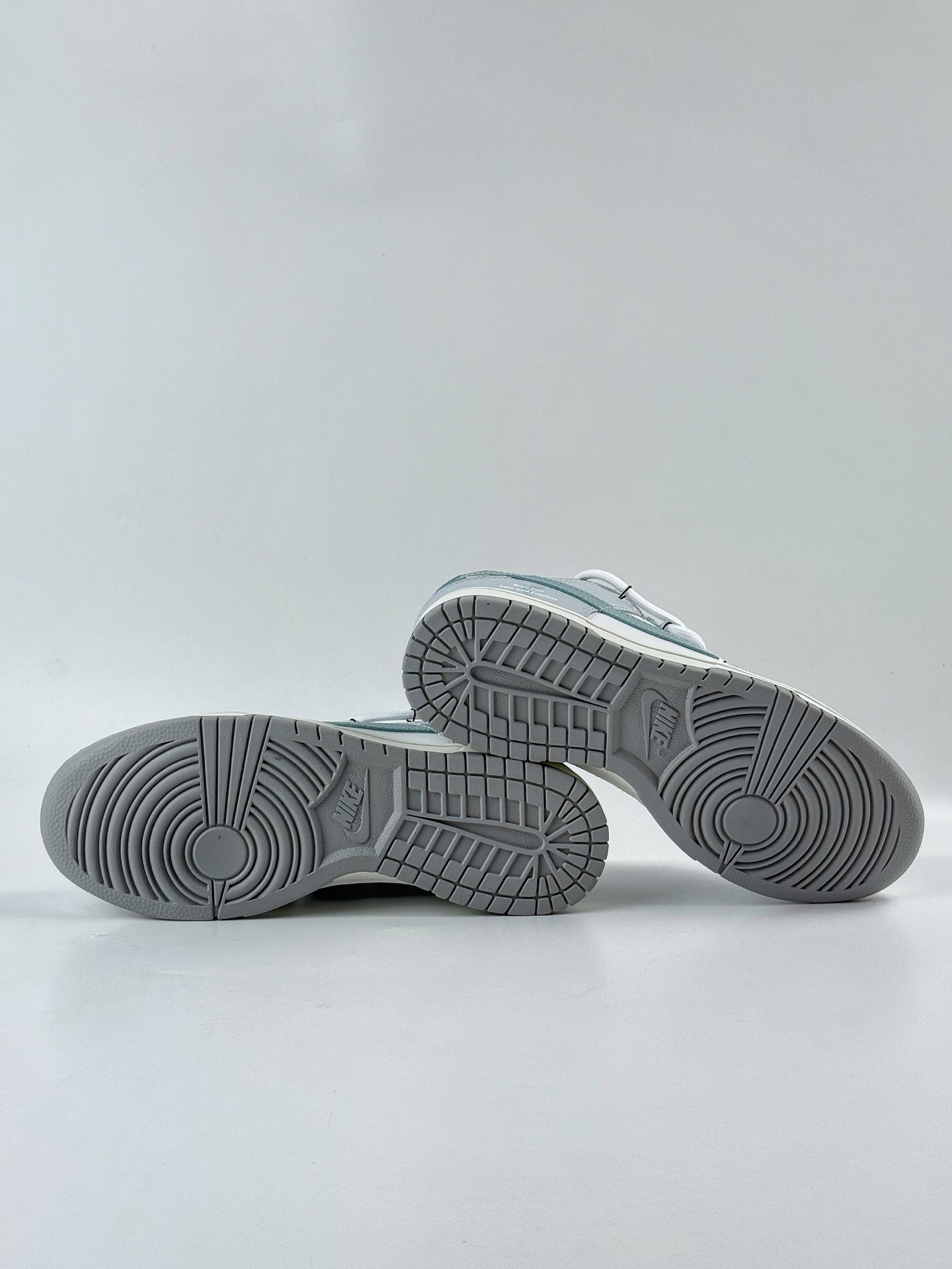 260 Nike SB Dunk Low 诗行远方 灰白绑带 GG0508-037