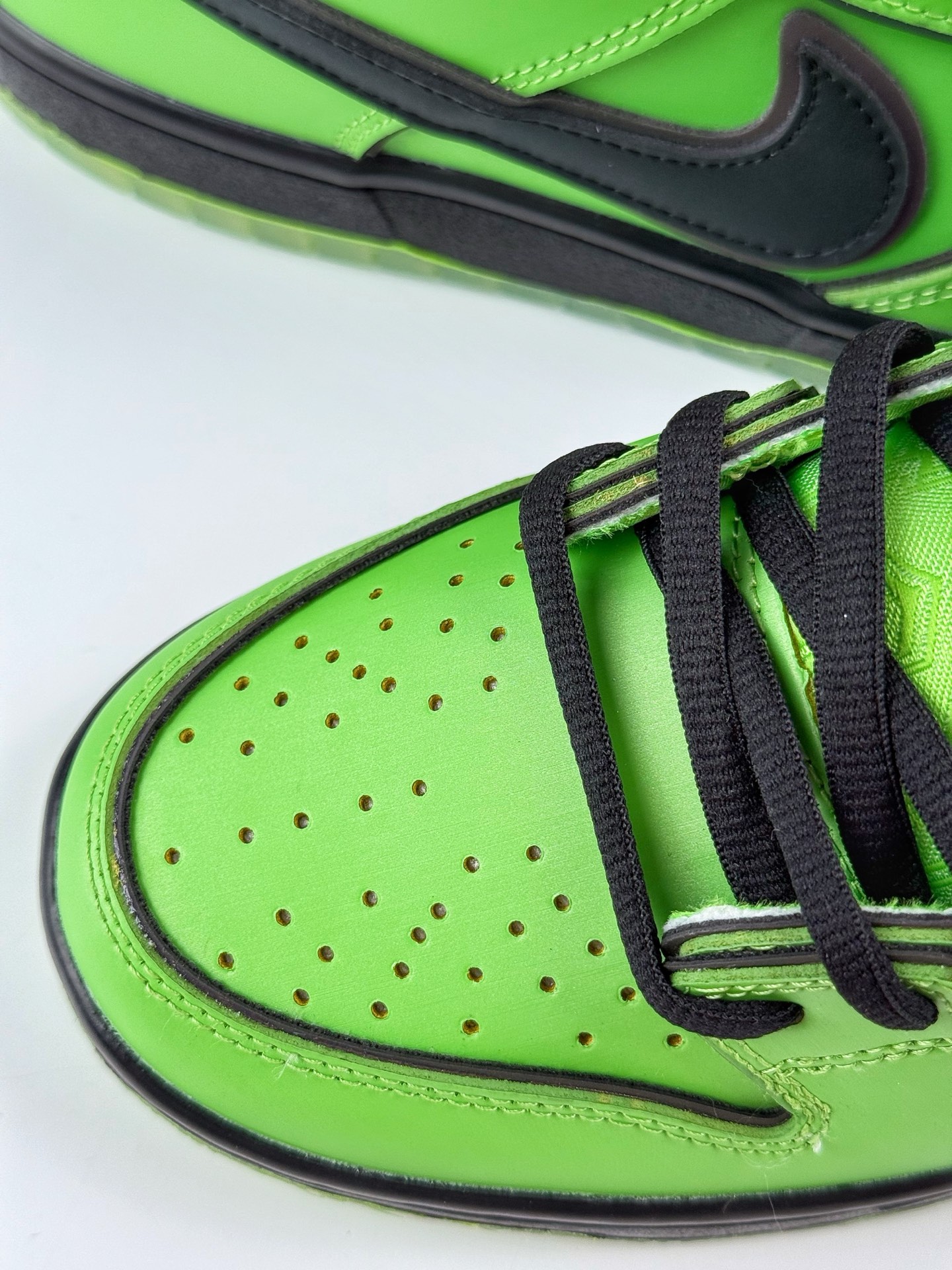 Nike SB Dunk Low x The Powerpuff Girls 天小女警联名 绿色 FZ8319-300