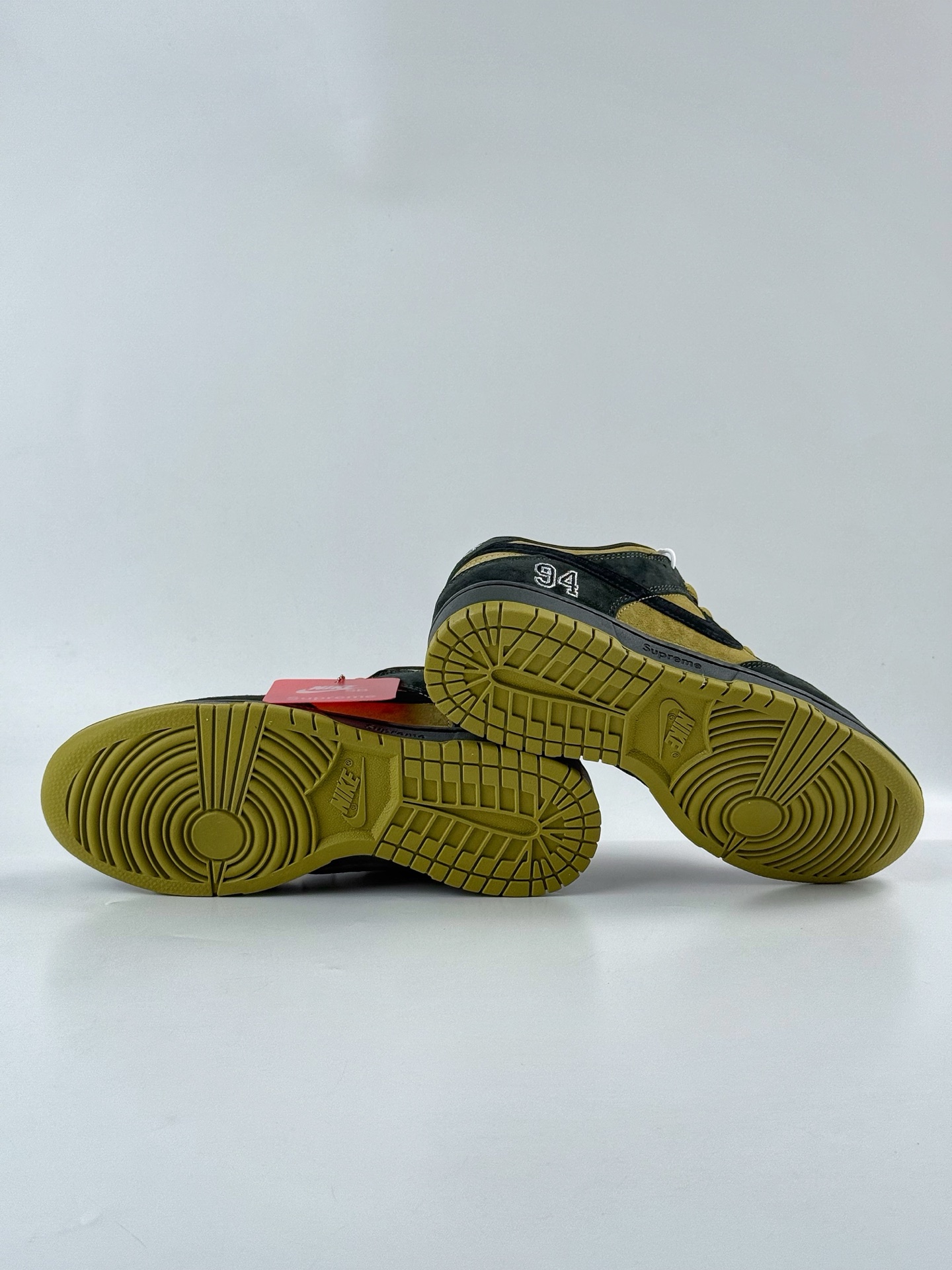 Nike Dunk SB DUNK LOW PRO QS x Supreme 亚洲限定 黑黄 HQ8487-300