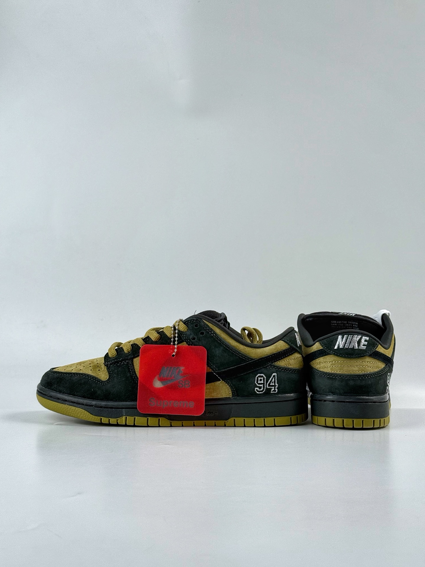Nike Dunk SB DUNK LOW PRO QS x Supreme 亚洲限定 黑黄 HQ8487-300
