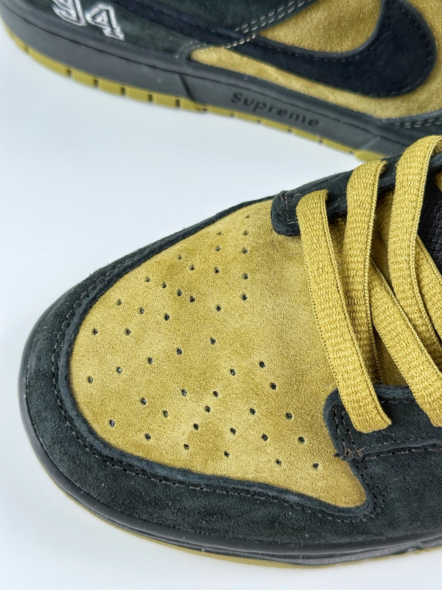 Nike Dunk SB DUNK LOW PRO QS x Supreme 亚洲限定 黑黄 HQ8487-300