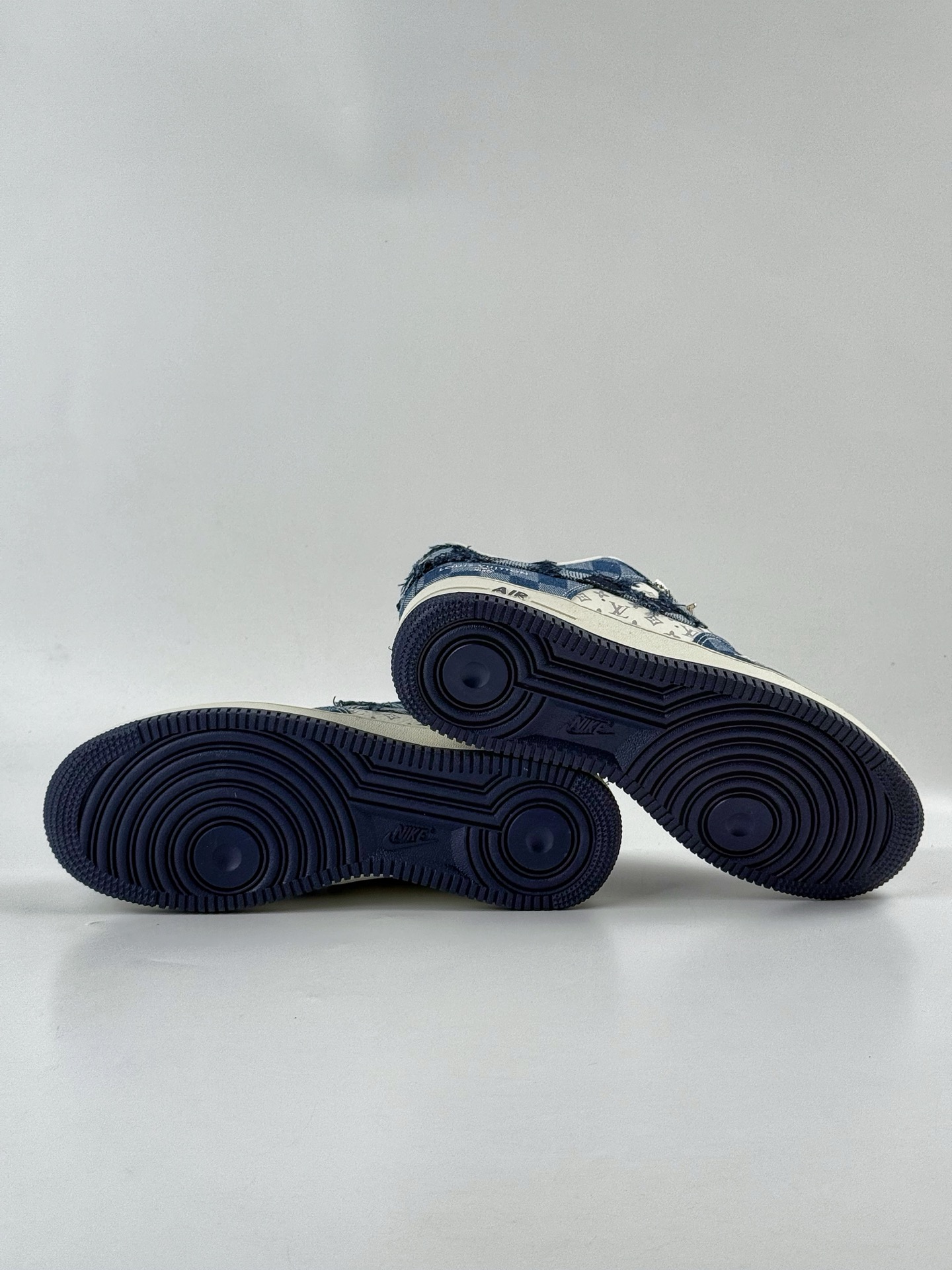 260 Nike Air Force 1 Low 07 x Louis Vuitton 蓝白格牛仔 YF9511-816