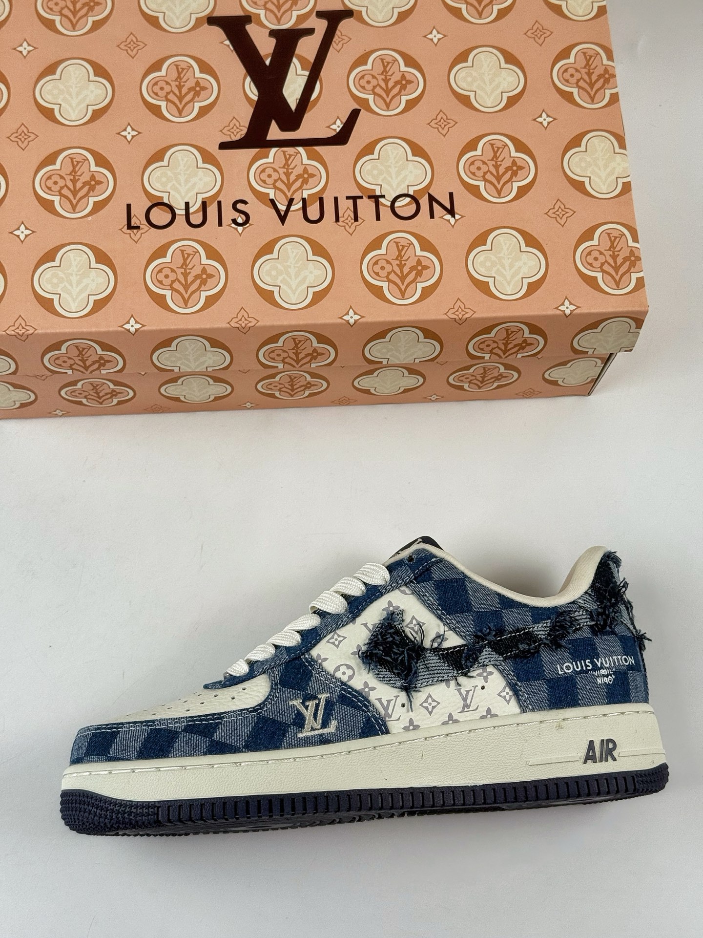 260 Nike Air Force 1 Low 07 x Louis Vuitton 蓝白格牛仔 YF9511-816