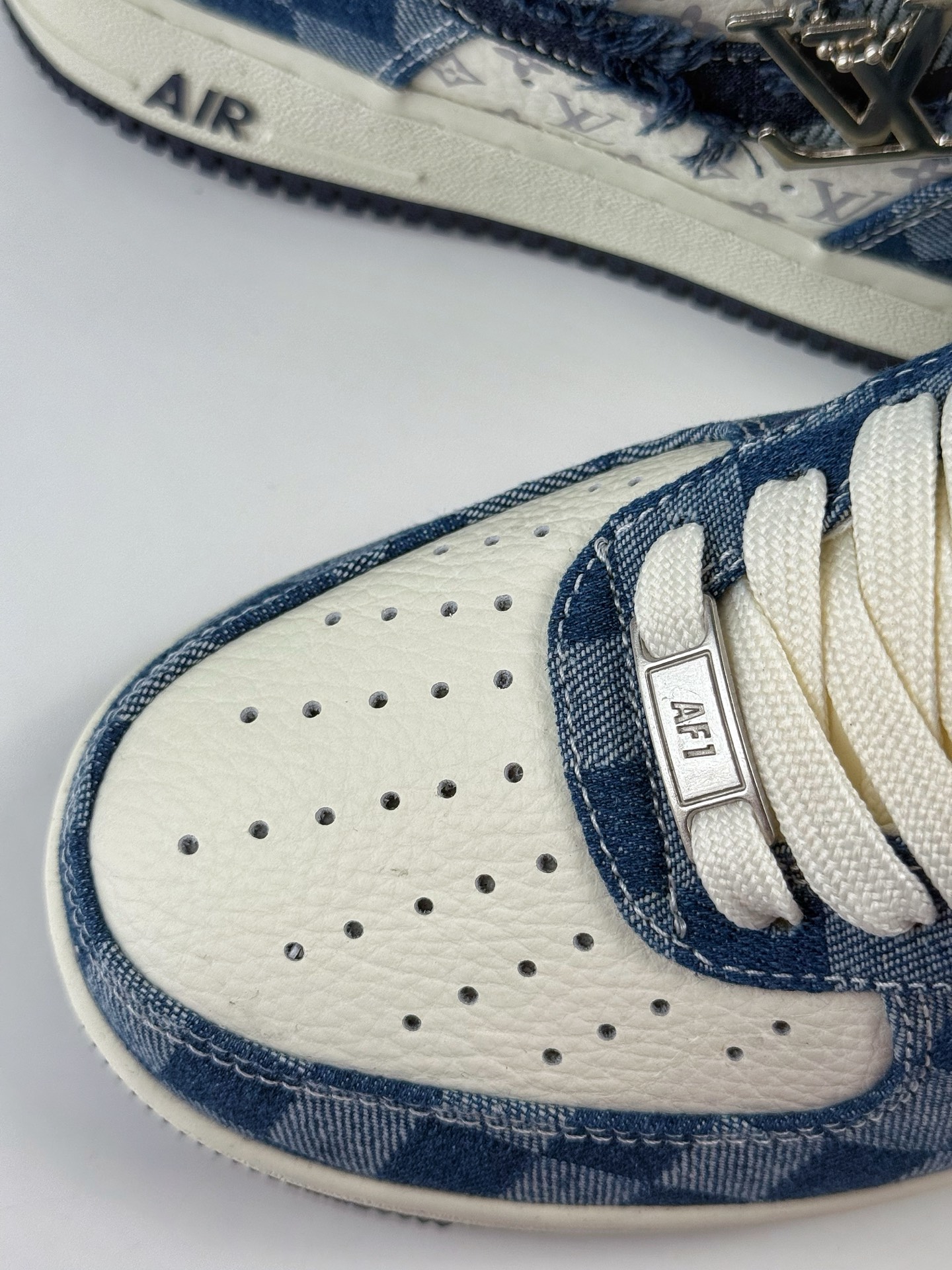 260 Nike Air Force 1 Low 07 x Louis Vuitton 蓝白格牛仔 YF9511-816
