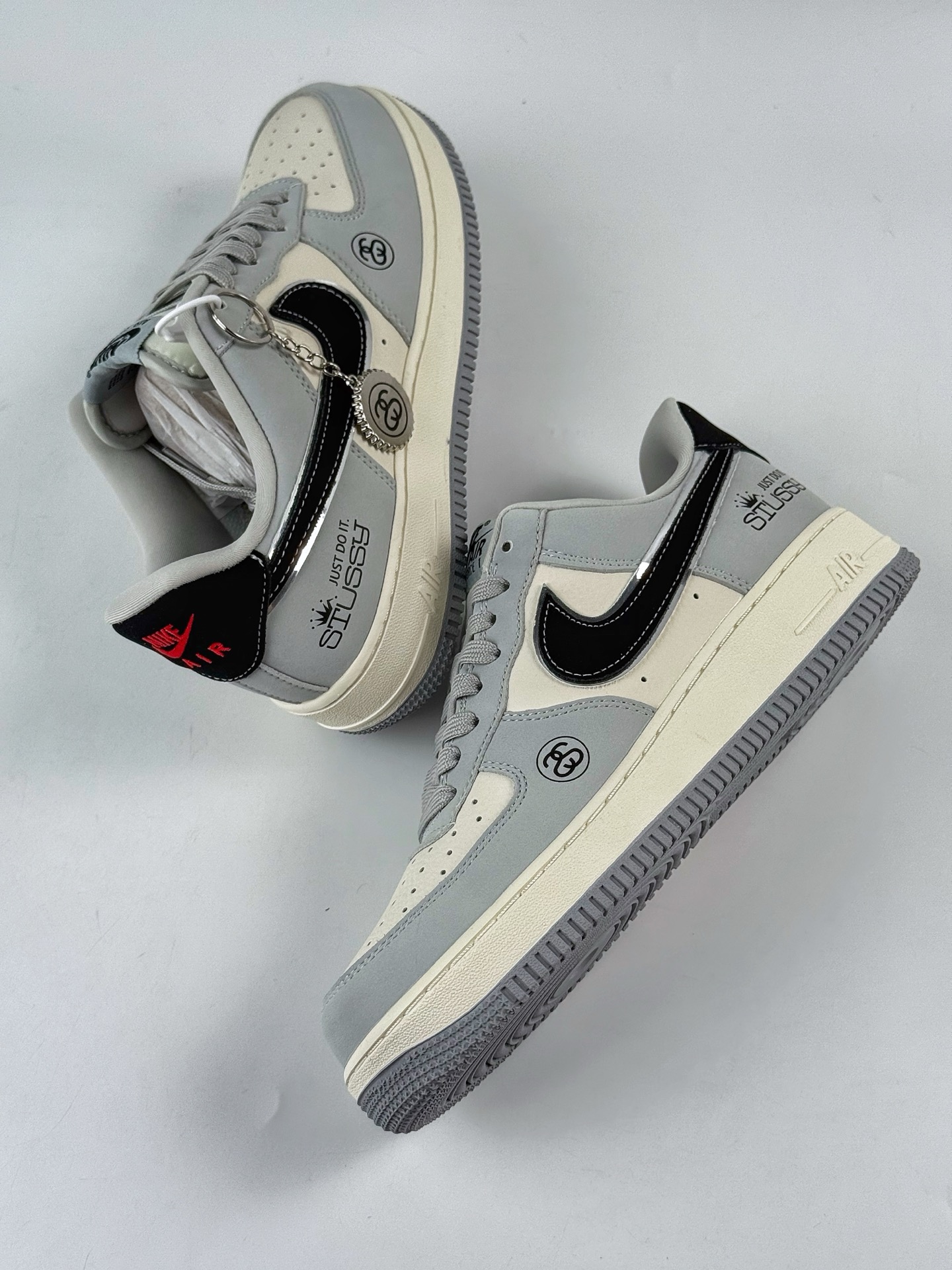 260 Nike Air Force 1 Low 07 x Stussy 灰白黑 DK0188-085