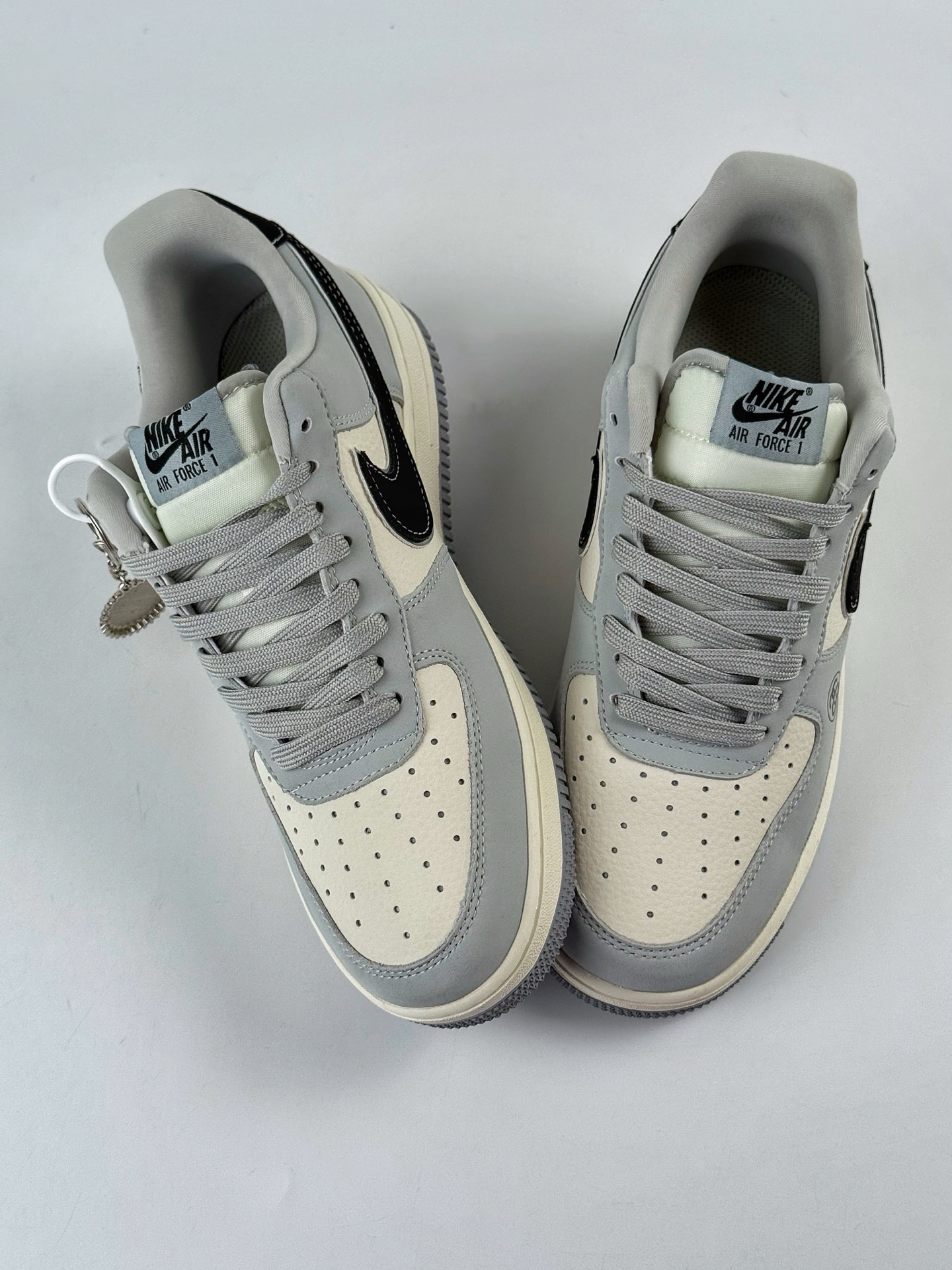260 Nike Air Force 1 Low 07 x Stussy 灰白黑 DK0188-085