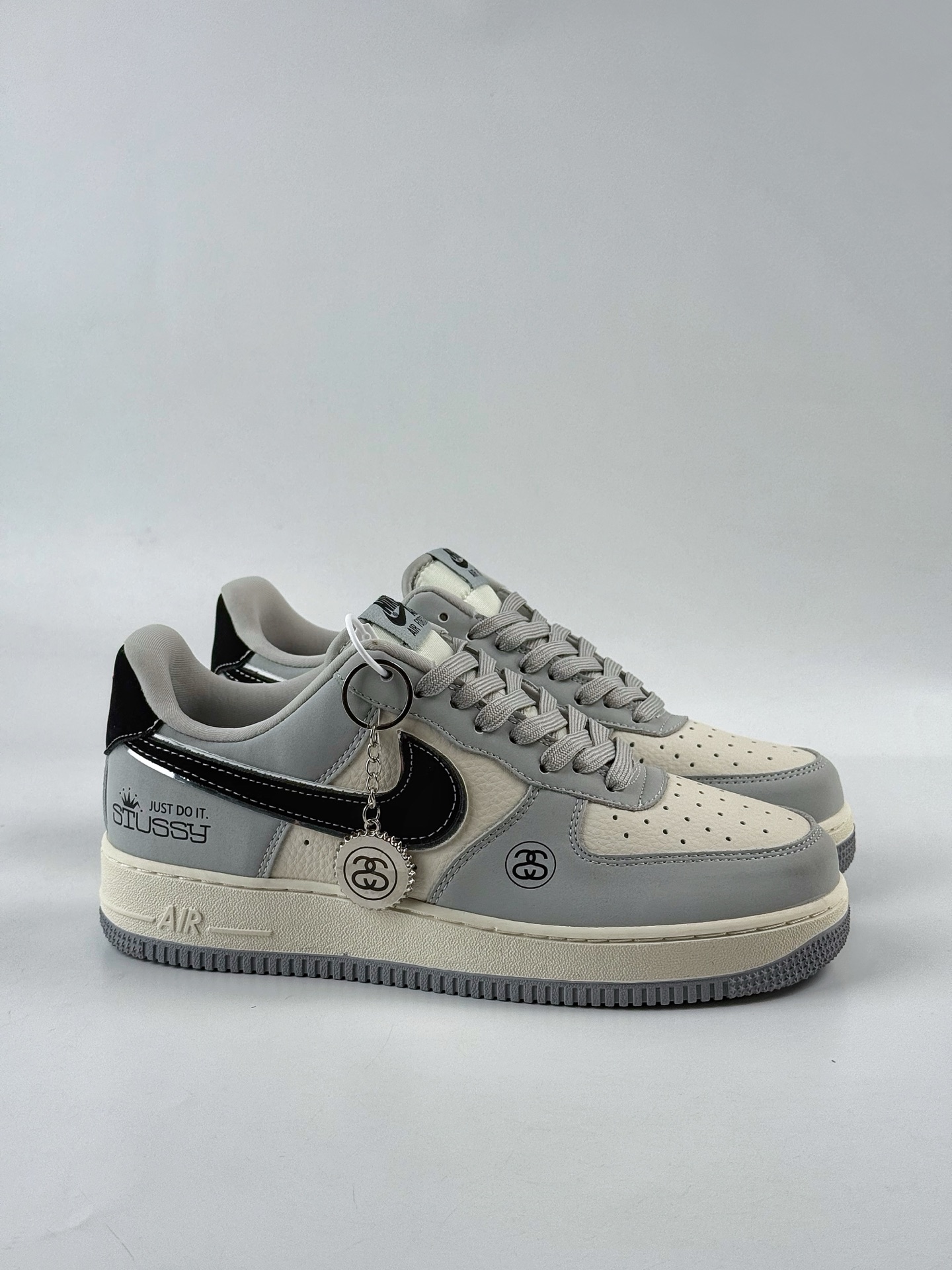 260 Nike Air Force 1 Low 07 x Stussy 灰白黑 DK0188-085