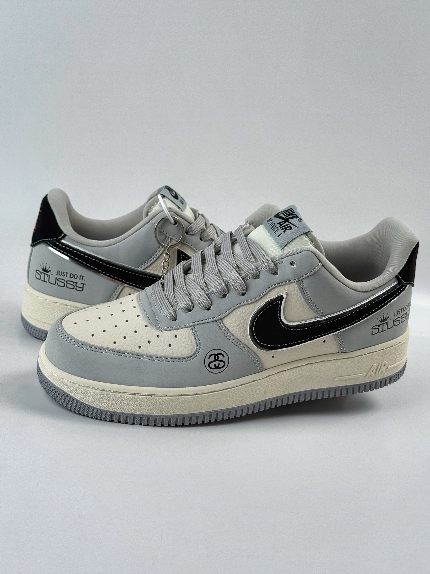 260 Nike Air Force 1 Low 07 x Stussy 灰白黑 DK0188-085