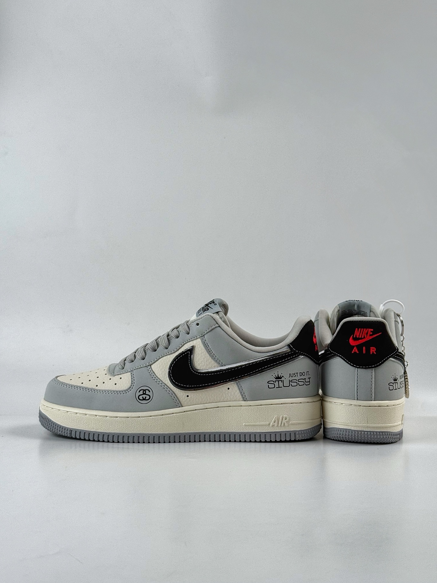 260 Nike Air Force 1 Low 07 x Stussy 灰白黑 DK0188-085