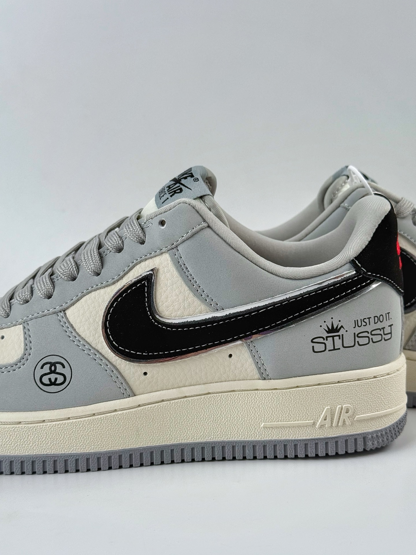 260 Nike Air Force 1 Low 07 x Stussy 灰白黑 DK0188-085