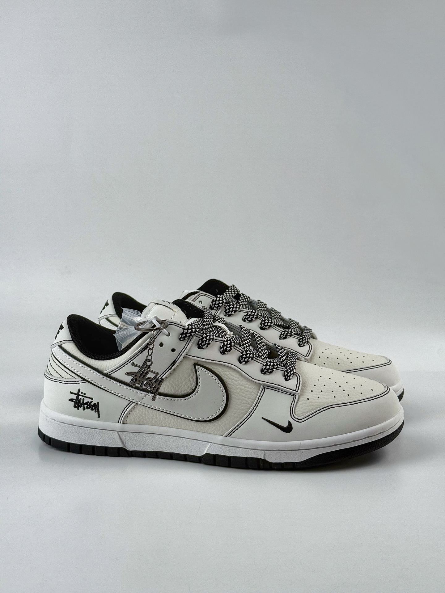280 Nike SB Dunk Low x Stussy 白黑小勾满天星 CS1688-135-Chinese UA Cheap High Quatity Brand Clothes Bags handbags Sneakers wholesale wholesaler seller from China Factory suppliers Fashion Clothing Shoes best Quality Beautiful Price 280 Nike SB Dunk Low x Stussy 白黑小勾满天星 CS1688-135
