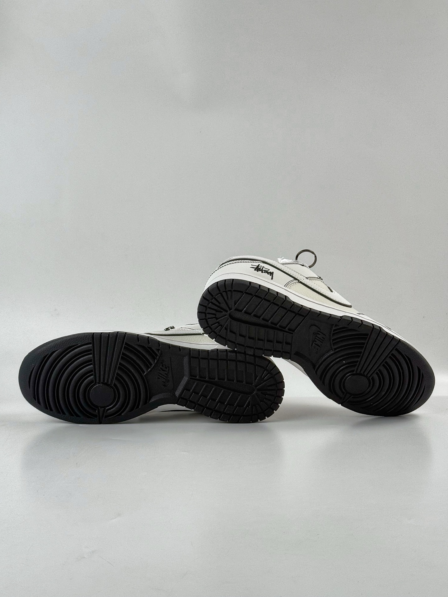 280 Nike SB Dunk Low x Stussy 白黑小勾满天星 CS1688-135-Chinese UA Cheap High Quatity Brand Clothes Bags handbags Sneakers wholesale wholesaler seller from China Factory suppliers Fashion Clothing Shoes best Quality Beautiful Price 280 Nike SB Dunk Low x Stussy 白黑小勾满天星 CS1688-135