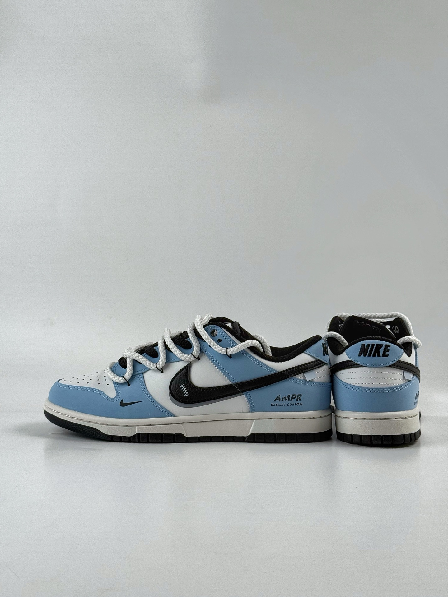 260 Nike SB Dunk Low 逍遥游 蓝白黑小勾绑带 BB0620-113