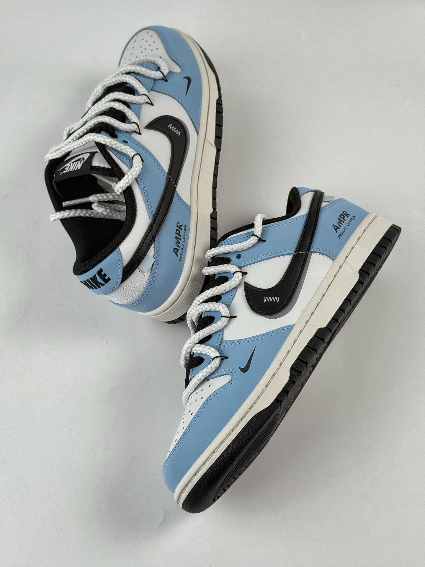 260 Nike SB Dunk Low 逍遥游 蓝白黑小勾绑带 BB0620-113