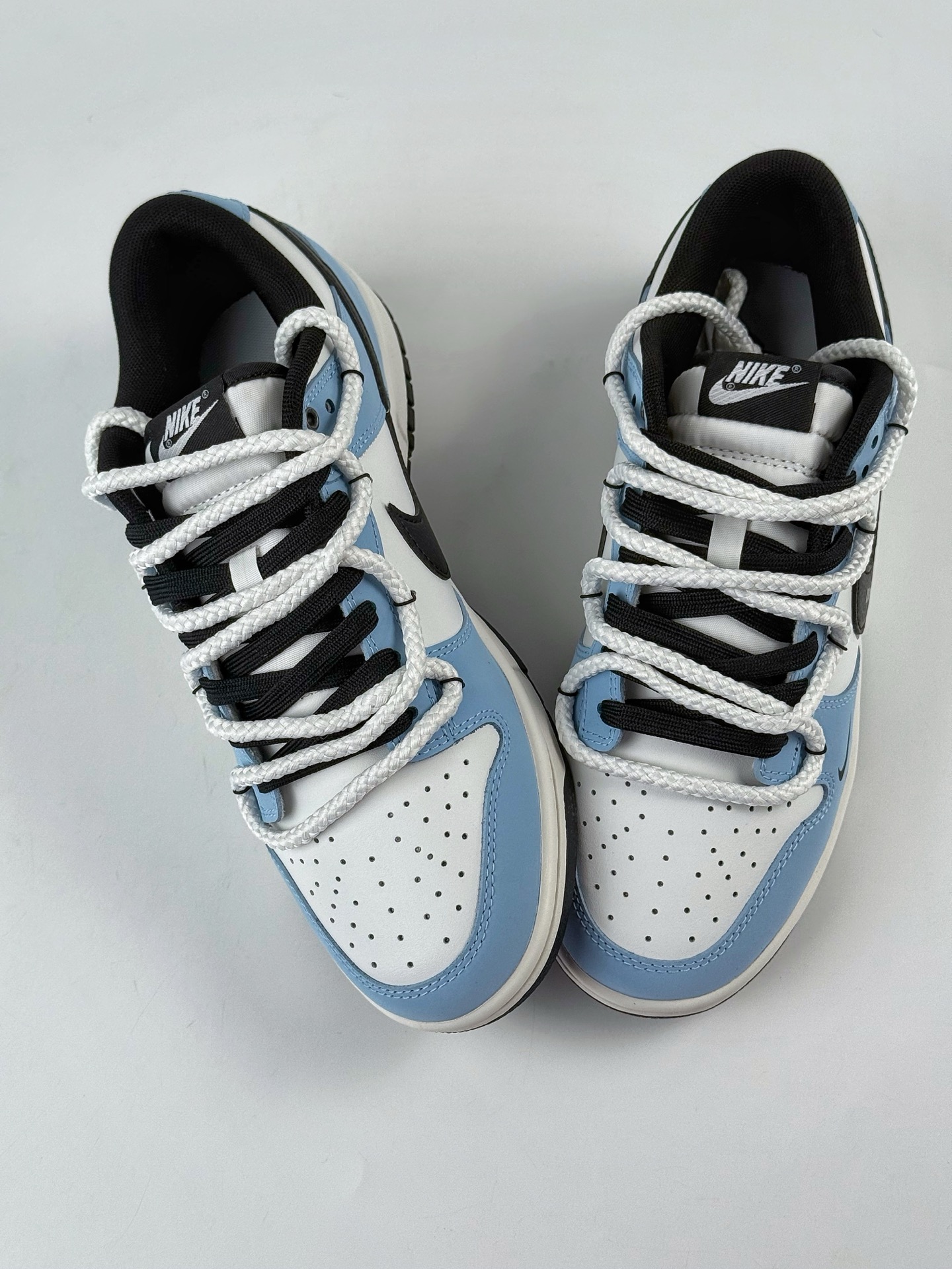 260 Nike SB Dunk Low 逍遥游 蓝白黑小勾绑带 BB0620-113