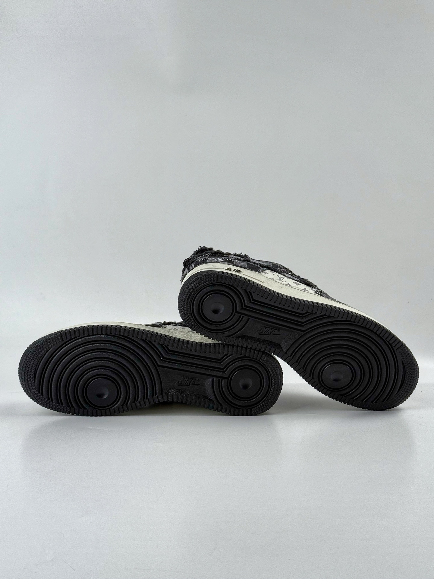 Nike Air Force 1 Low 07 x Louis Vuitton 黑白格牛仔 YF9511-817 Nike Air Force 1 Low 07 x Louis Vuitton 黑白格牛仔 YF9511-817