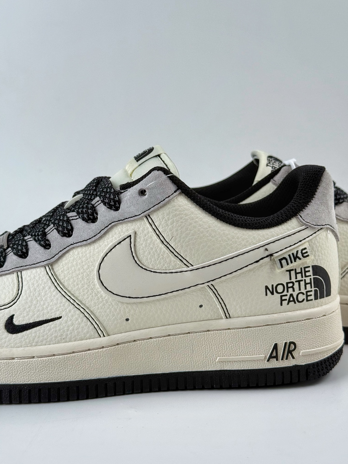 260 Nike Air Force 1 Low 07 x The North Face 白黑小勾满天星 JS8028-015