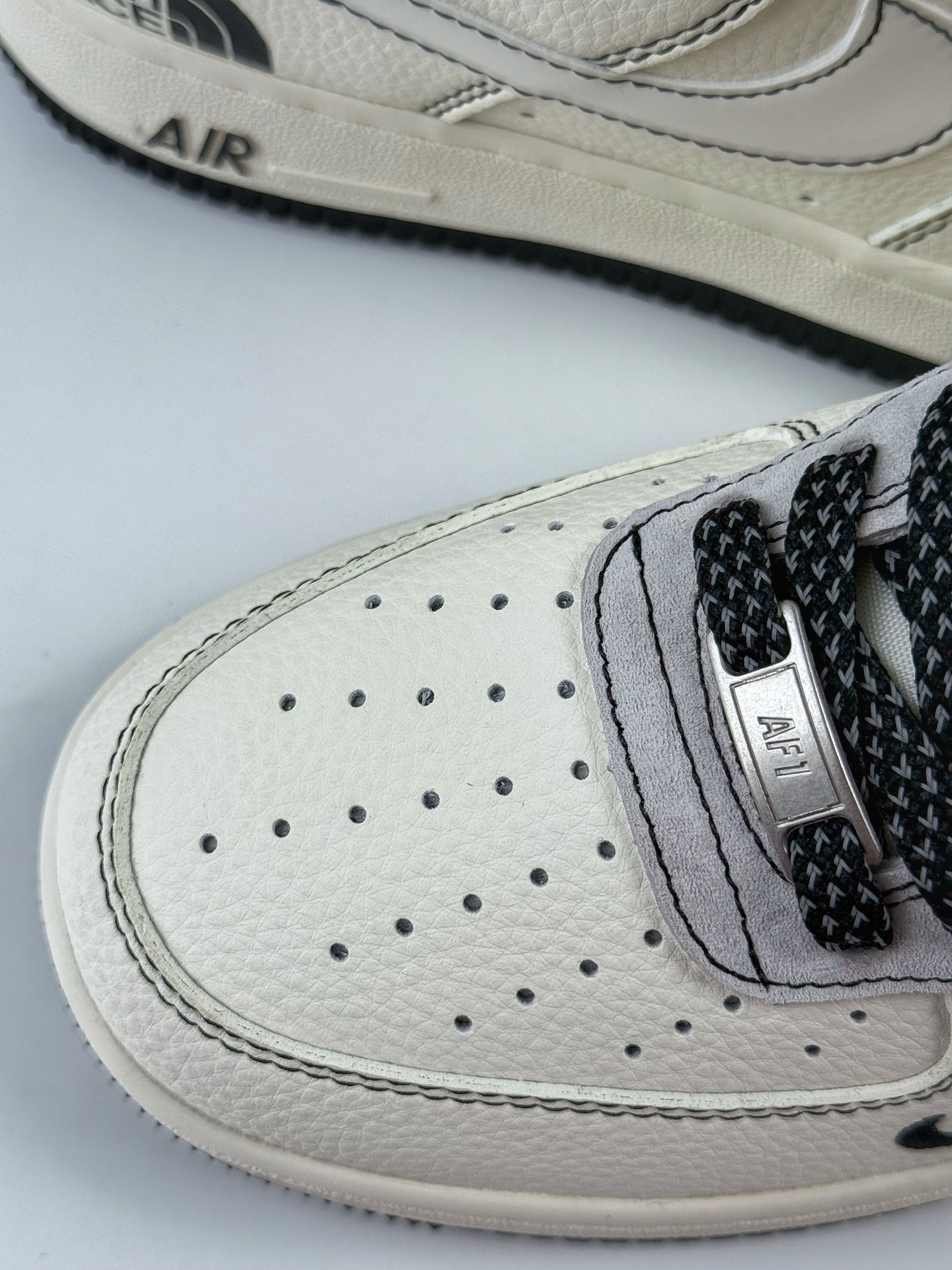 260 Nike Air Force 1 Low 07 x The North Face 白黑小勾满天星 JS8028-015