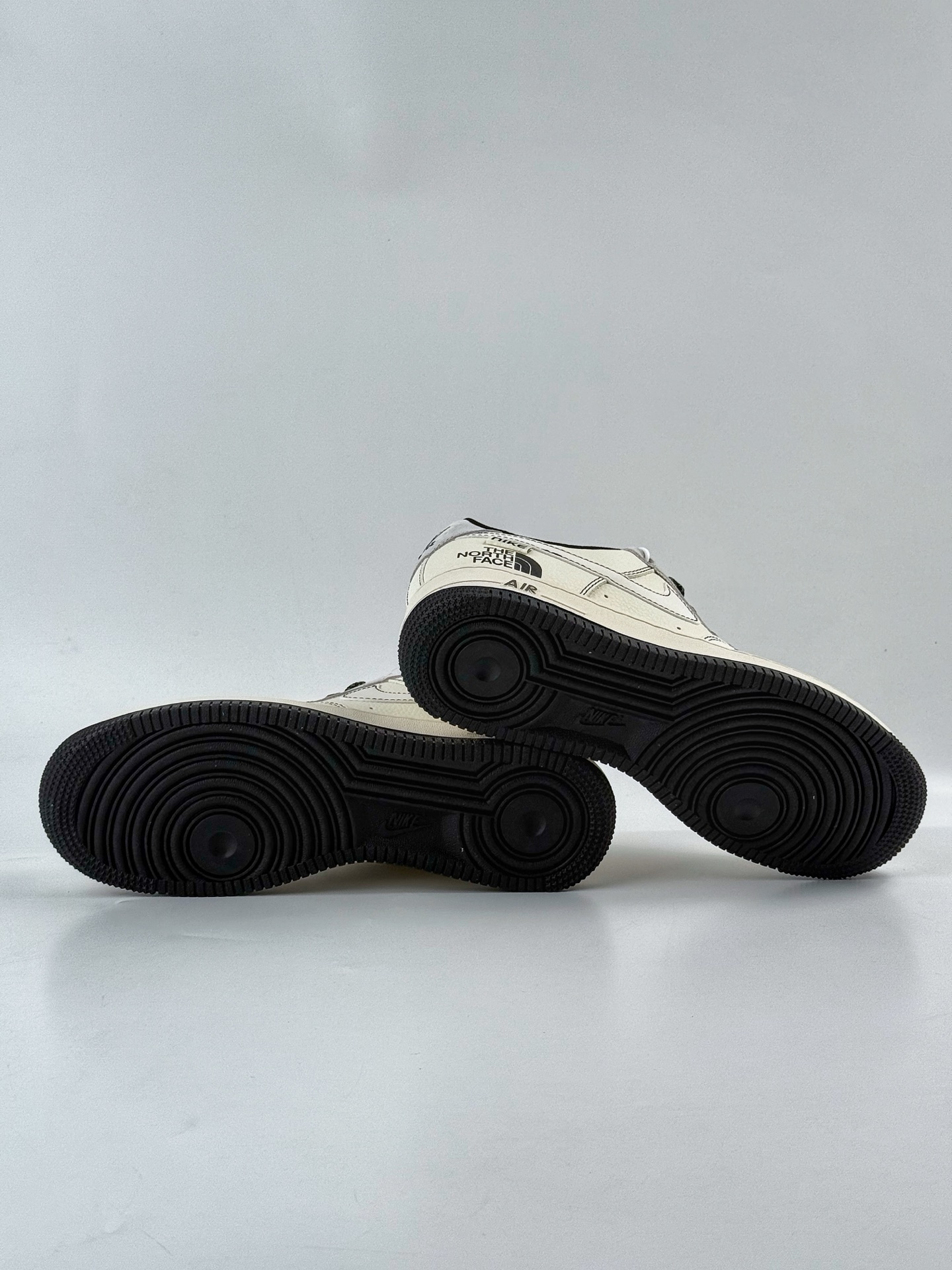 260 Nike Air Force 1 Low 07 x The North Face 白黑小勾满天星 JS8028-015