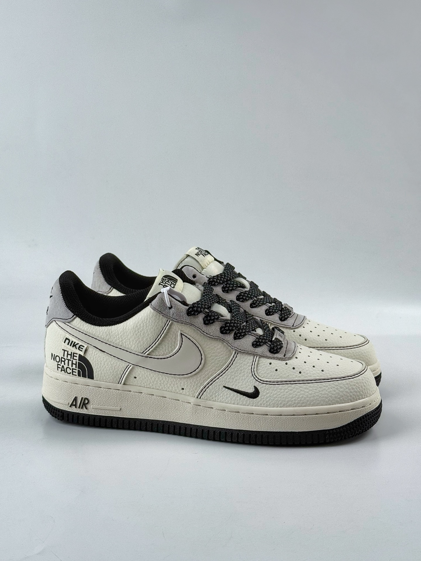 260 Nike Air Force 1 Low 07 x The North Face 白黑小勾满天星 JS8028-015