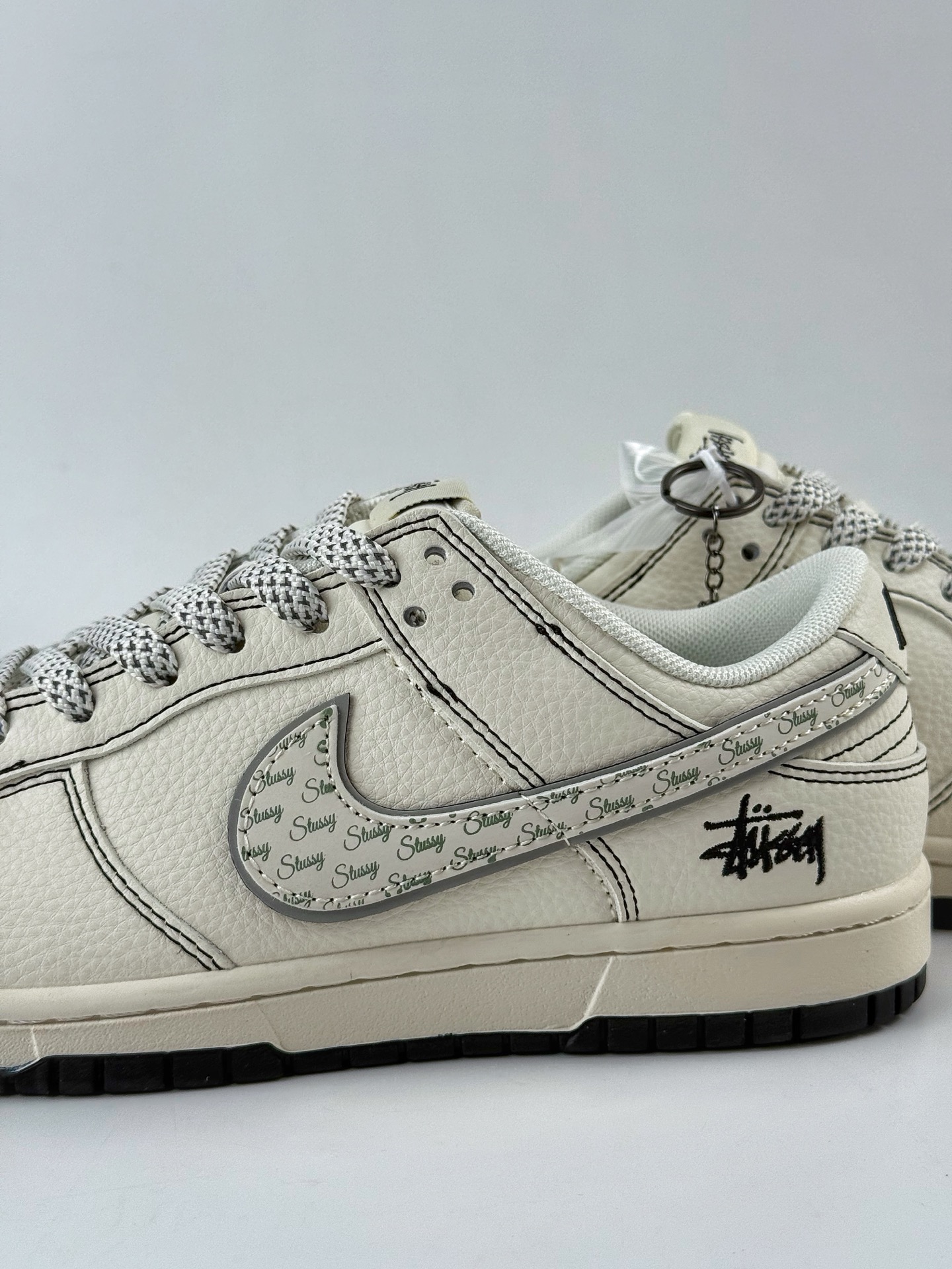 280 Nike SB Dunk Low x Stussy 白黑小勾满天星 HH7518-097