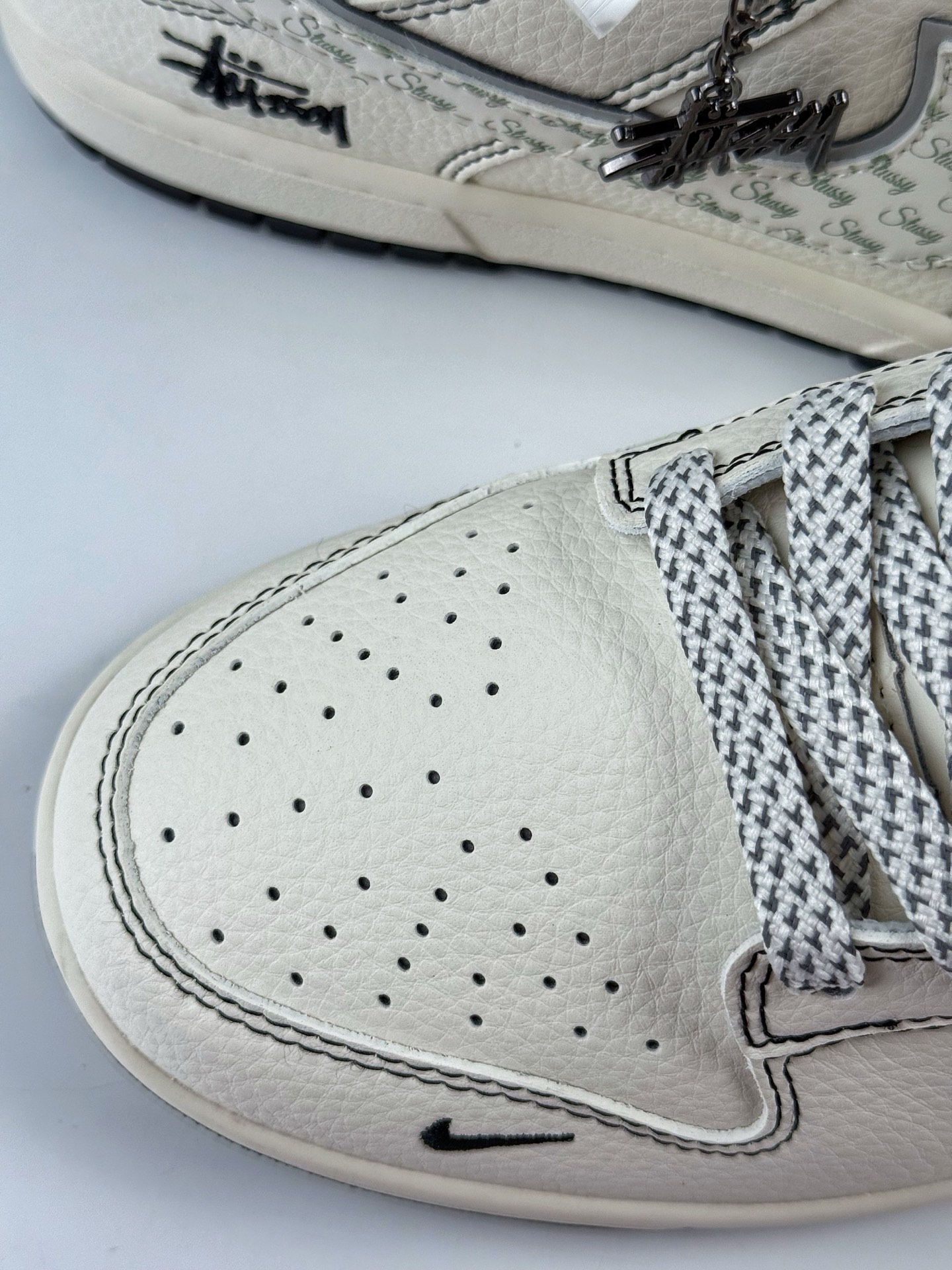 280 Nike SB Dunk Low x Stussy 白黑小勾满天星 HH7518-097