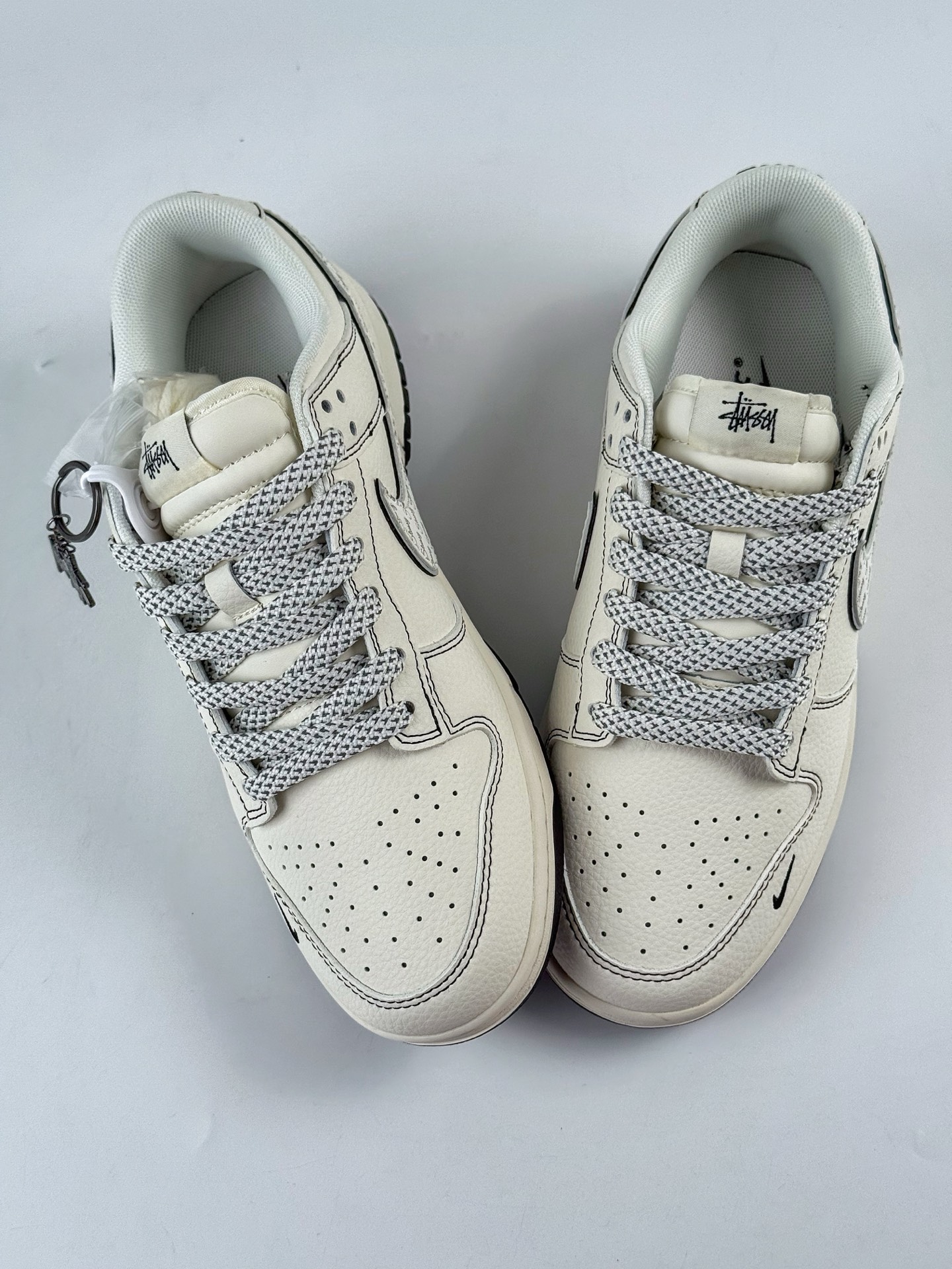 280 Nike SB Dunk Low x Stussy 白黑小勾满天星 HH7518-097