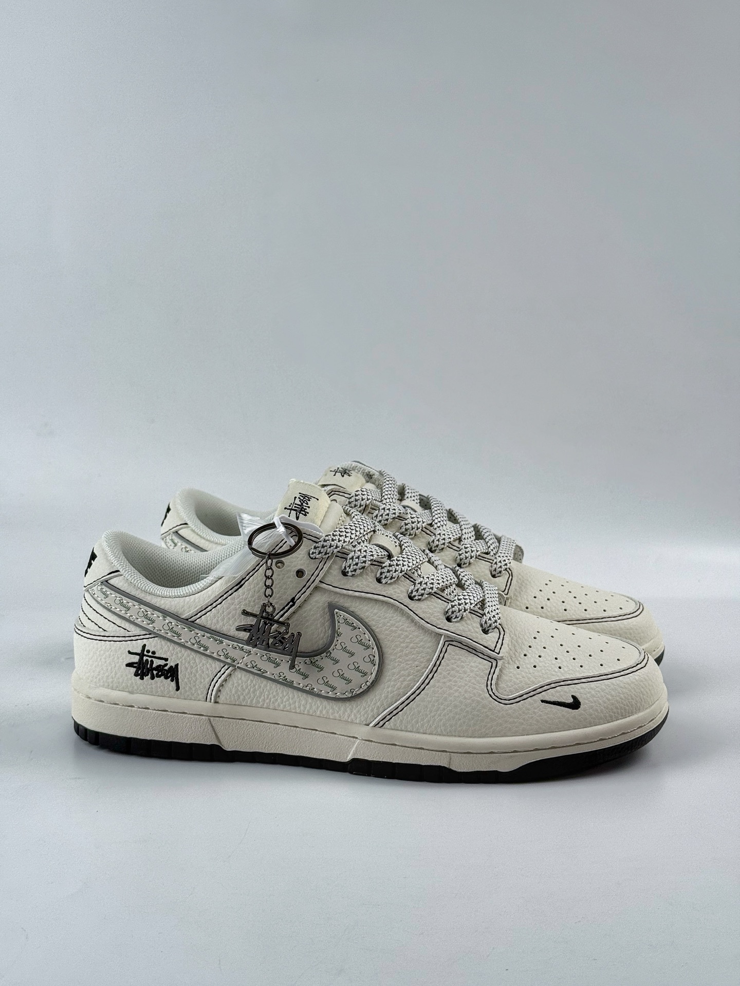 280 Nike SB Dunk Low x Stussy 白黑小勾满天星 HH7518-097