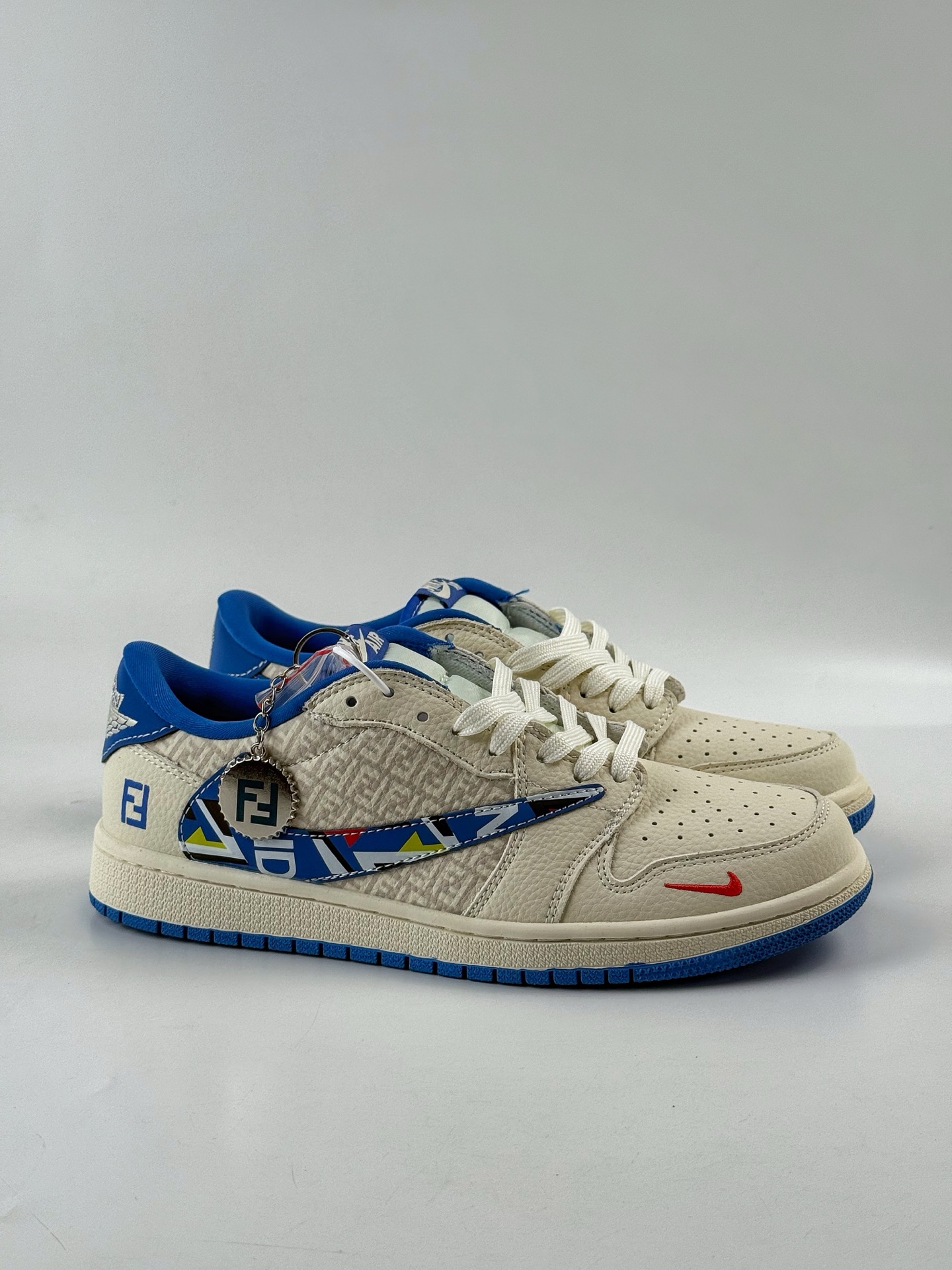 Travis Scott x Nike Air Jordan 1 Low x FENDI Air Jordan 1 Low 反转白蓝小勾倒钩 XS2025-080