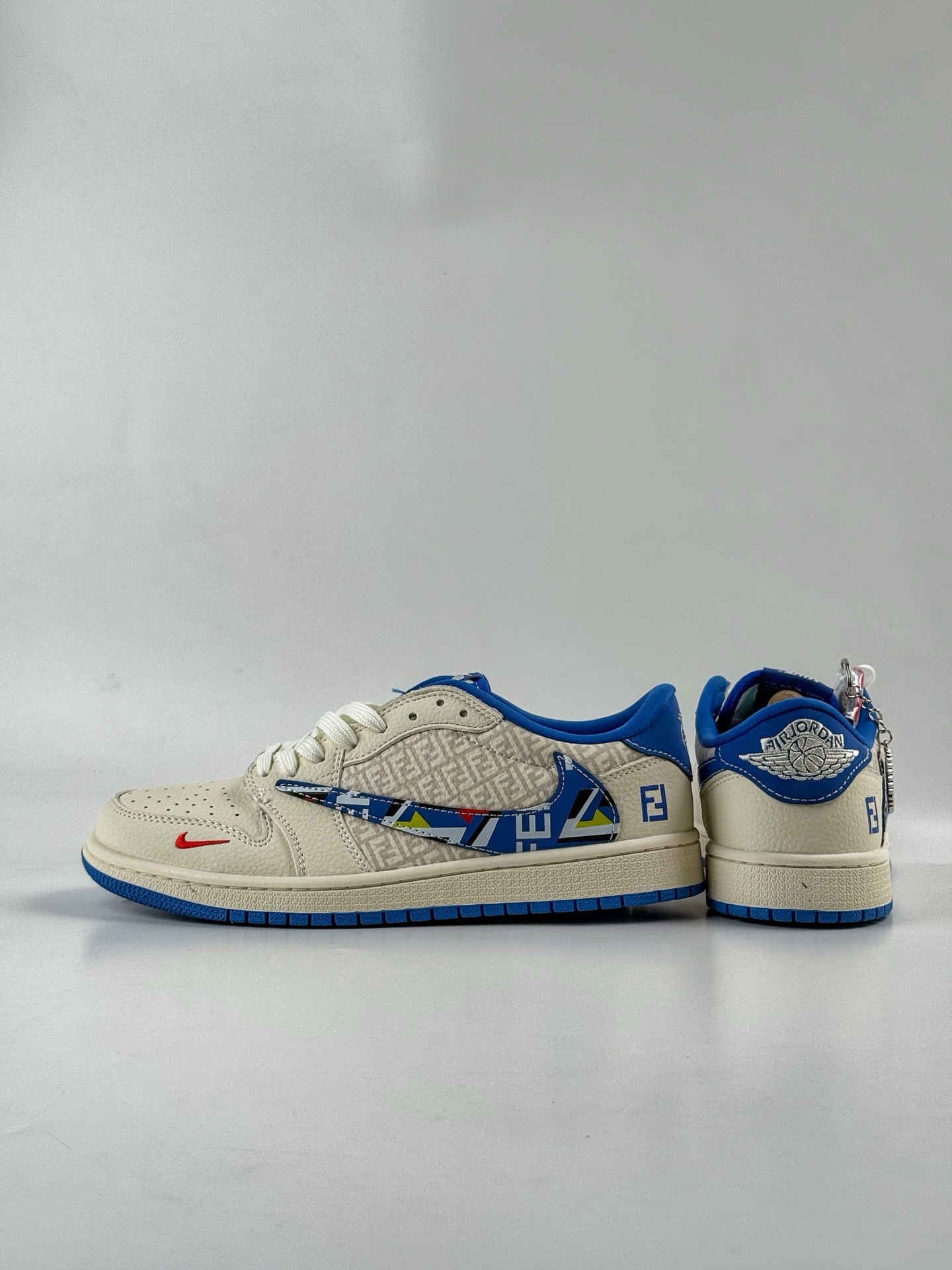 Travis Scott x Nike Air Jordan 1 Low x FENDI Air Jordan 1 Low 反转白蓝小勾倒钩 XS2025-080