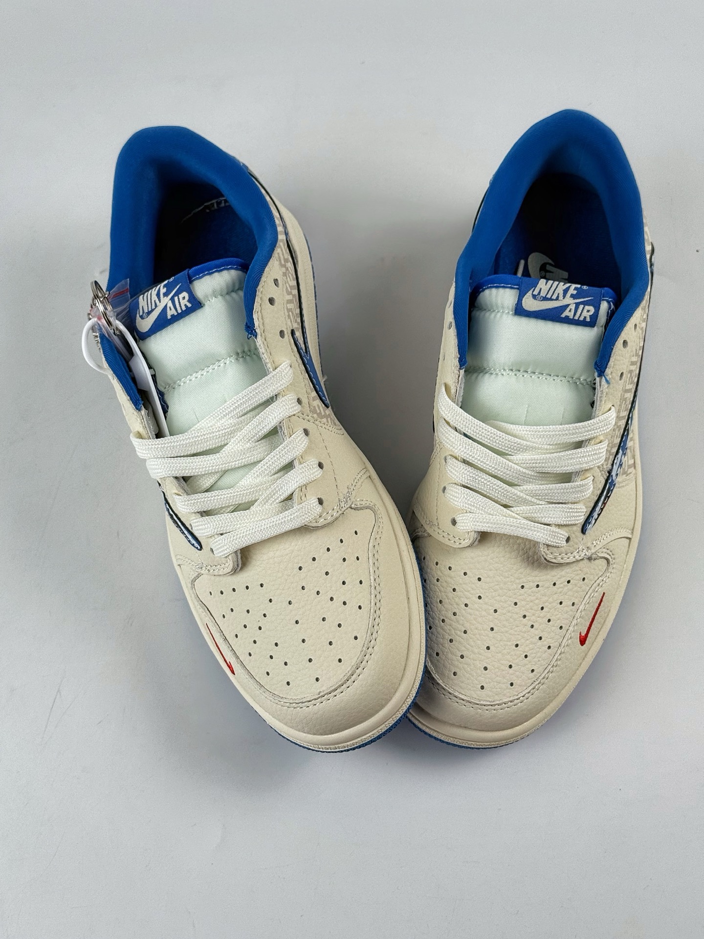 Travis Scott x Nike Air Jordan 1 Low x FENDI Air Jordan 1 Low 反转白蓝小勾倒钩 XS2025-080