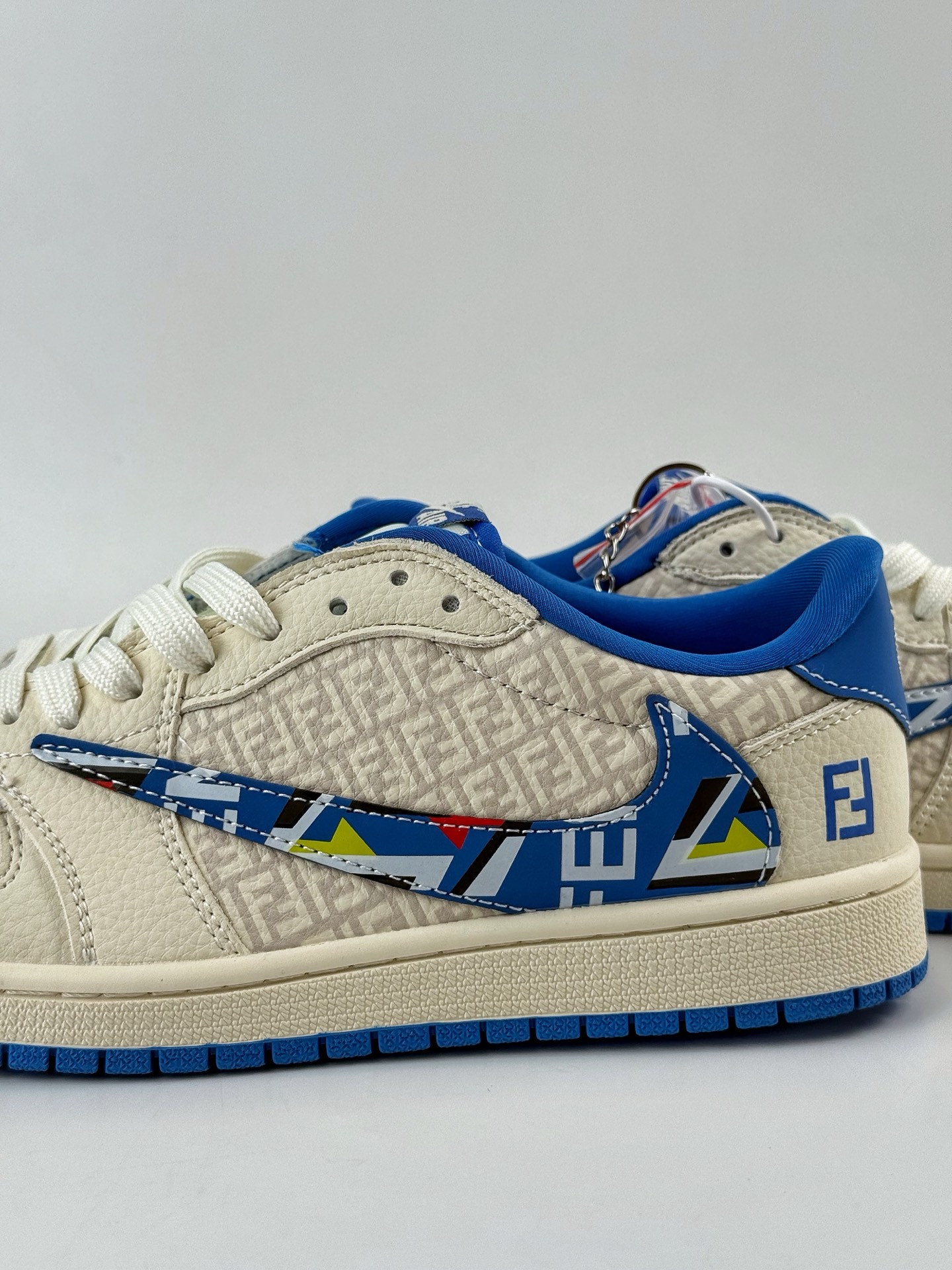 Travis Scott x Nike Air Jordan 1 Low x FENDI Air Jordan 1 Low 反转白蓝小勾倒钩 XS2025-080