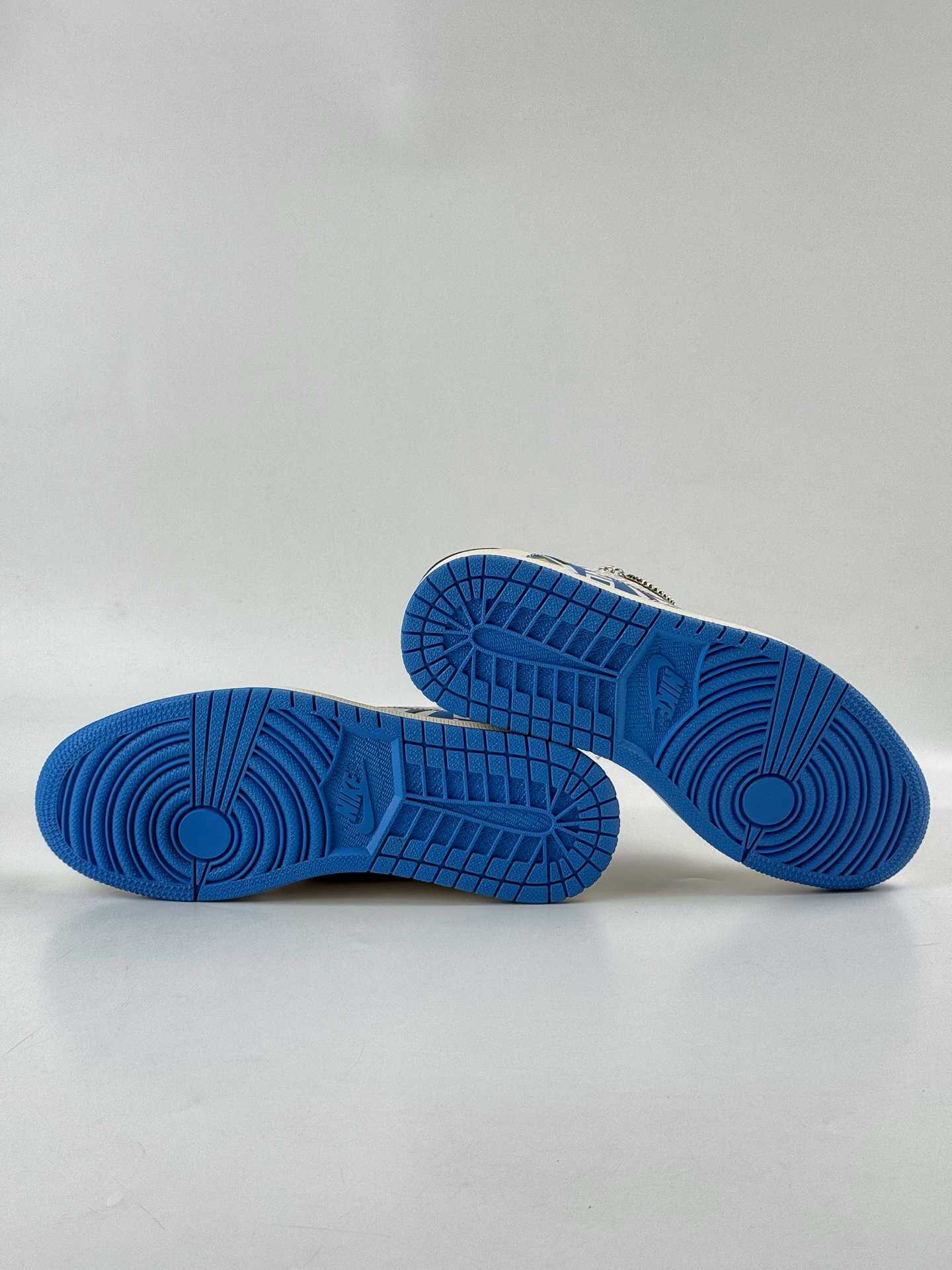 Travis Scott x Nike Air Jordan 1 Low x FENDI Air Jordan 1 Low 反转白蓝小勾倒钩 XS2025-080