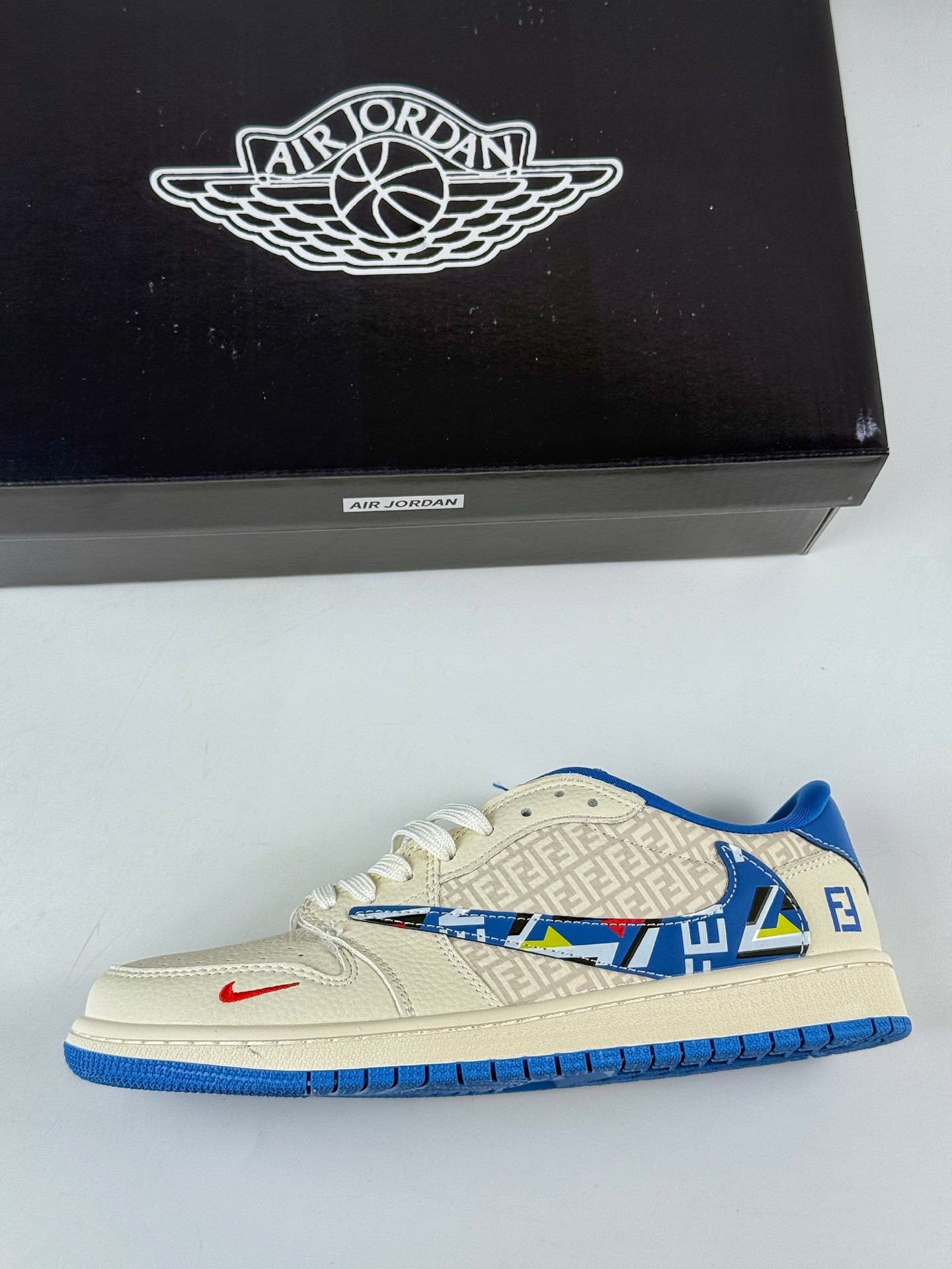 Travis Scott x Nike Air Jordan 1 Low x FENDI Air Jordan 1 Low 反转白蓝小勾倒钩 XS2025-080