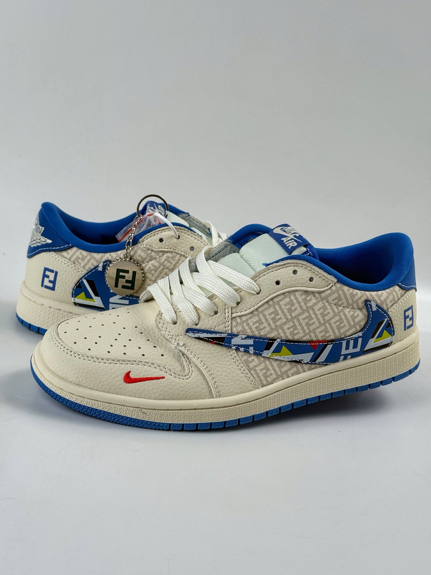Travis Scott x Nike Air Jordan 1 Low x FENDI Air Jordan 1 Low 反转白蓝小勾倒钩 XS2025-080