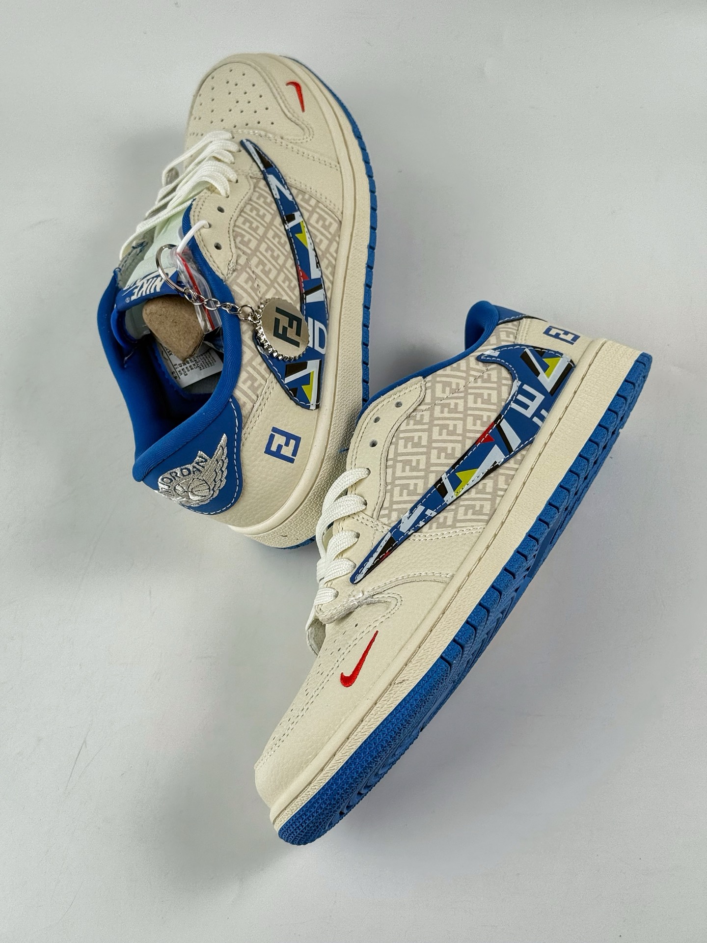 Travis Scott x Nike Air Jordan 1 Low x FENDI Air Jordan 1 Low 反转白蓝小勾倒钩 XS2025-080