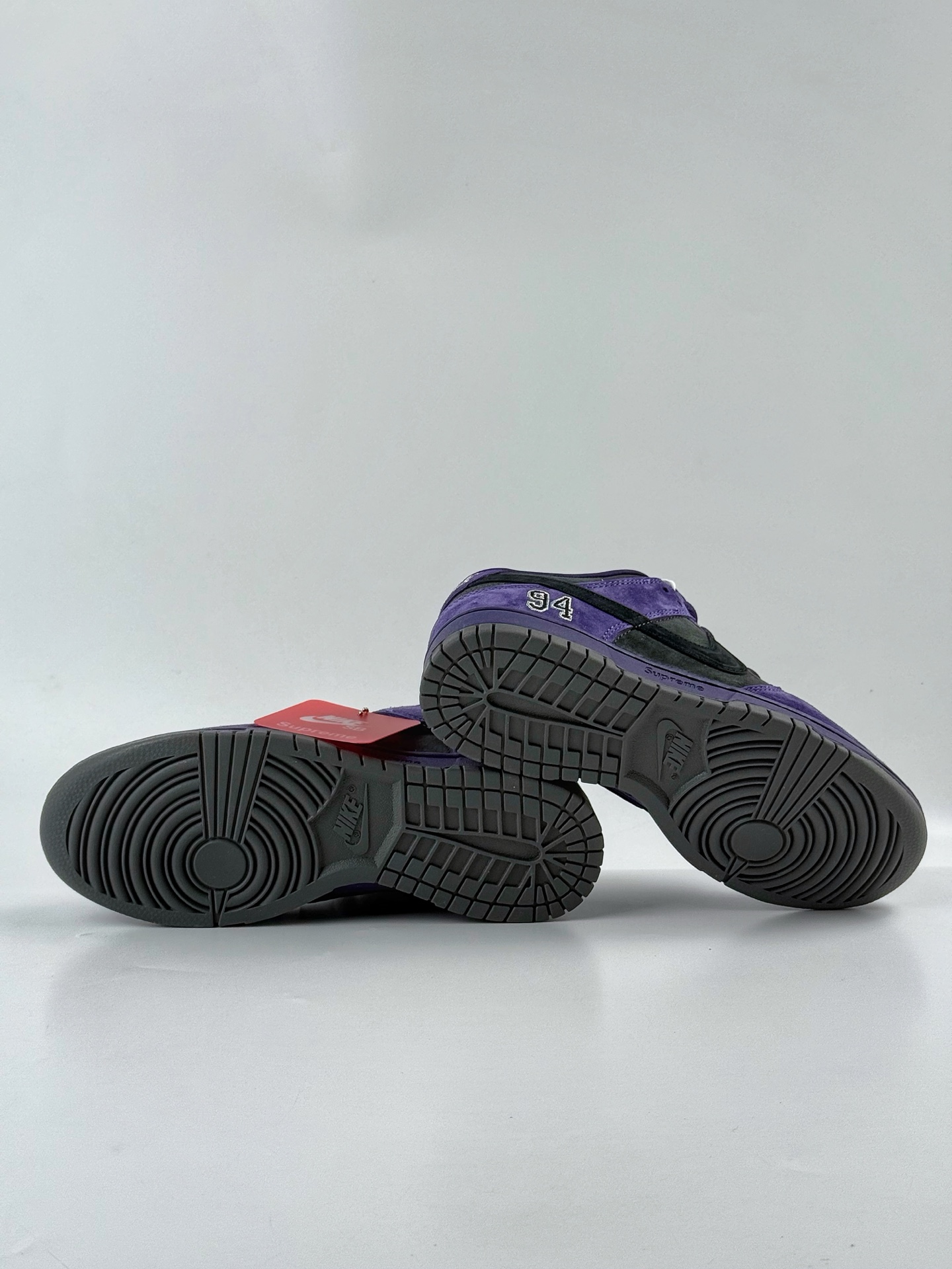 210 Nike Dunk SB DUNK LOW PRO QS x Supreme 欧洲限定 紫黑 HQ8487-500