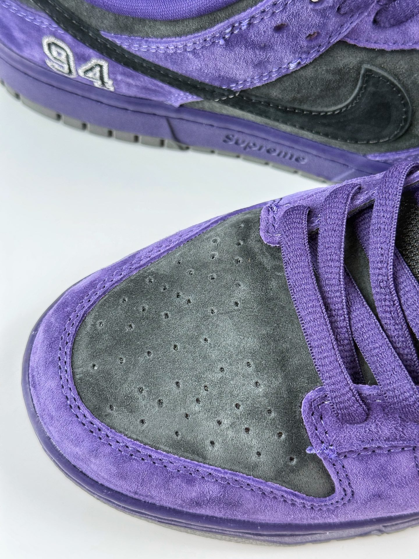 210 Nike Dunk SB DUNK LOW PRO QS x Supreme 欧洲限定 紫黑 HQ8487-500