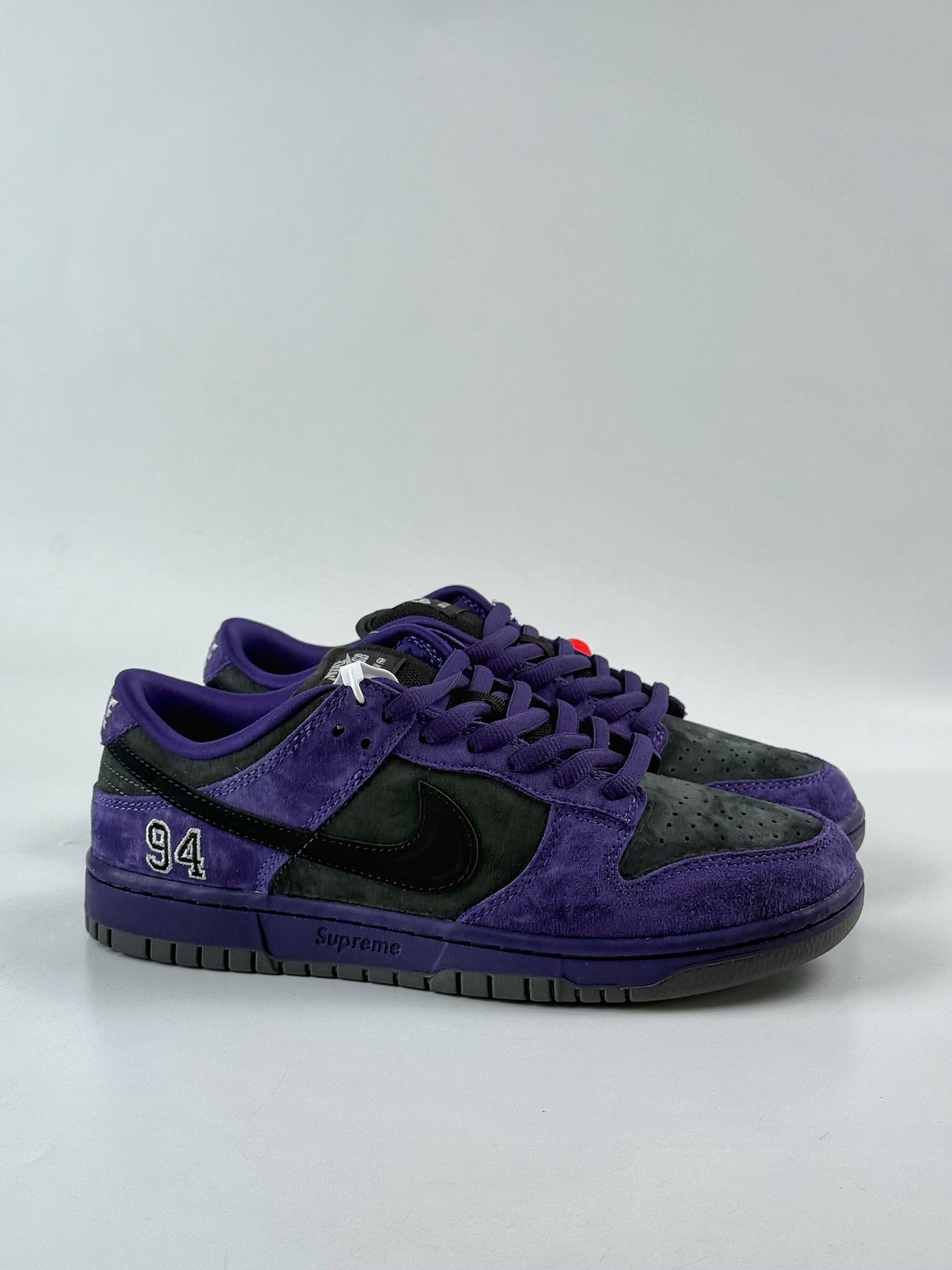 210 Nike Dunk SB DUNK LOW PRO QS x Supreme 欧洲限定 紫黑 HQ8487-500
