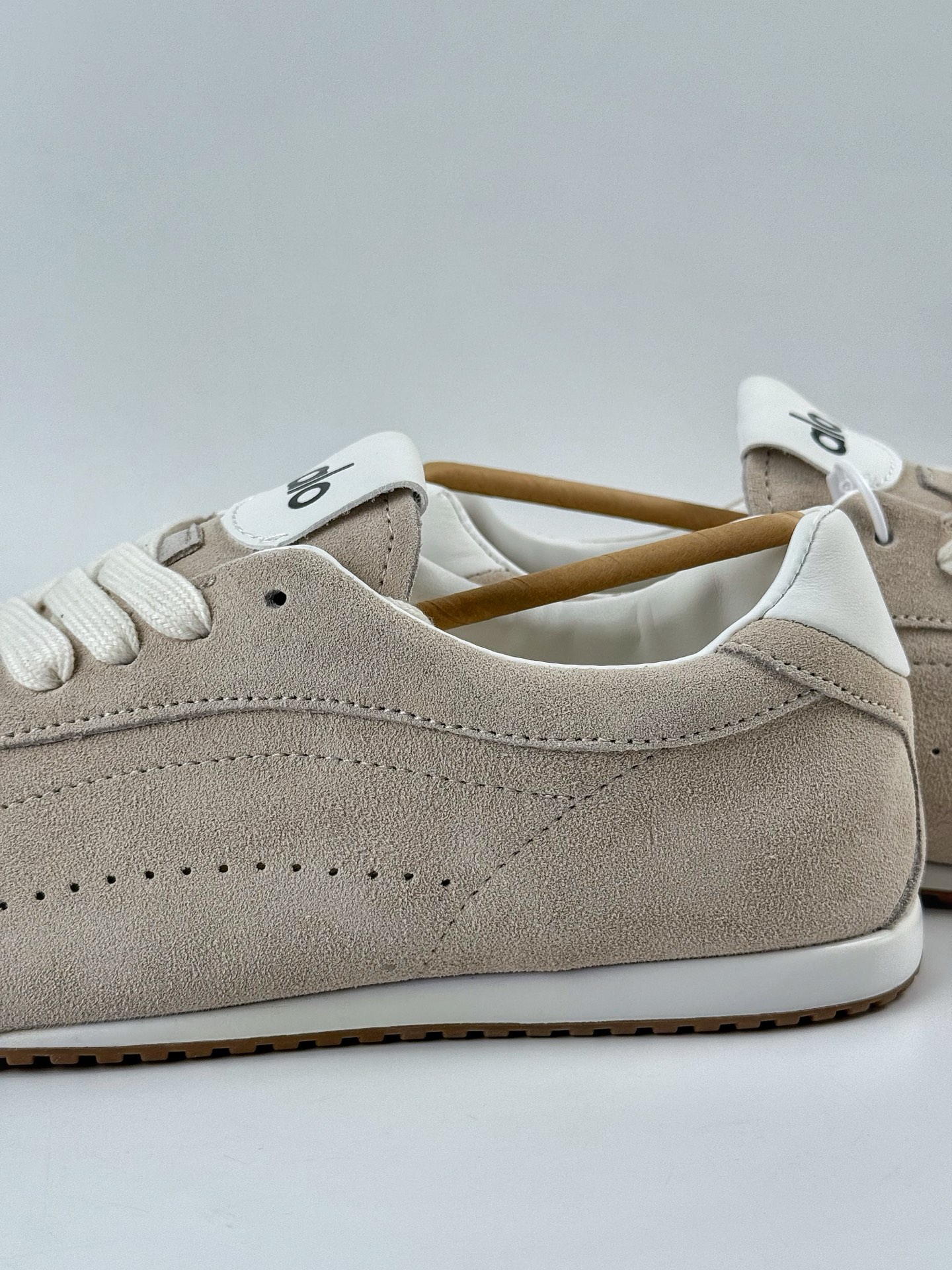 200 Alo yoga Sunset Seaker 米色 休闲城市通勤复古薄底德迅鞋