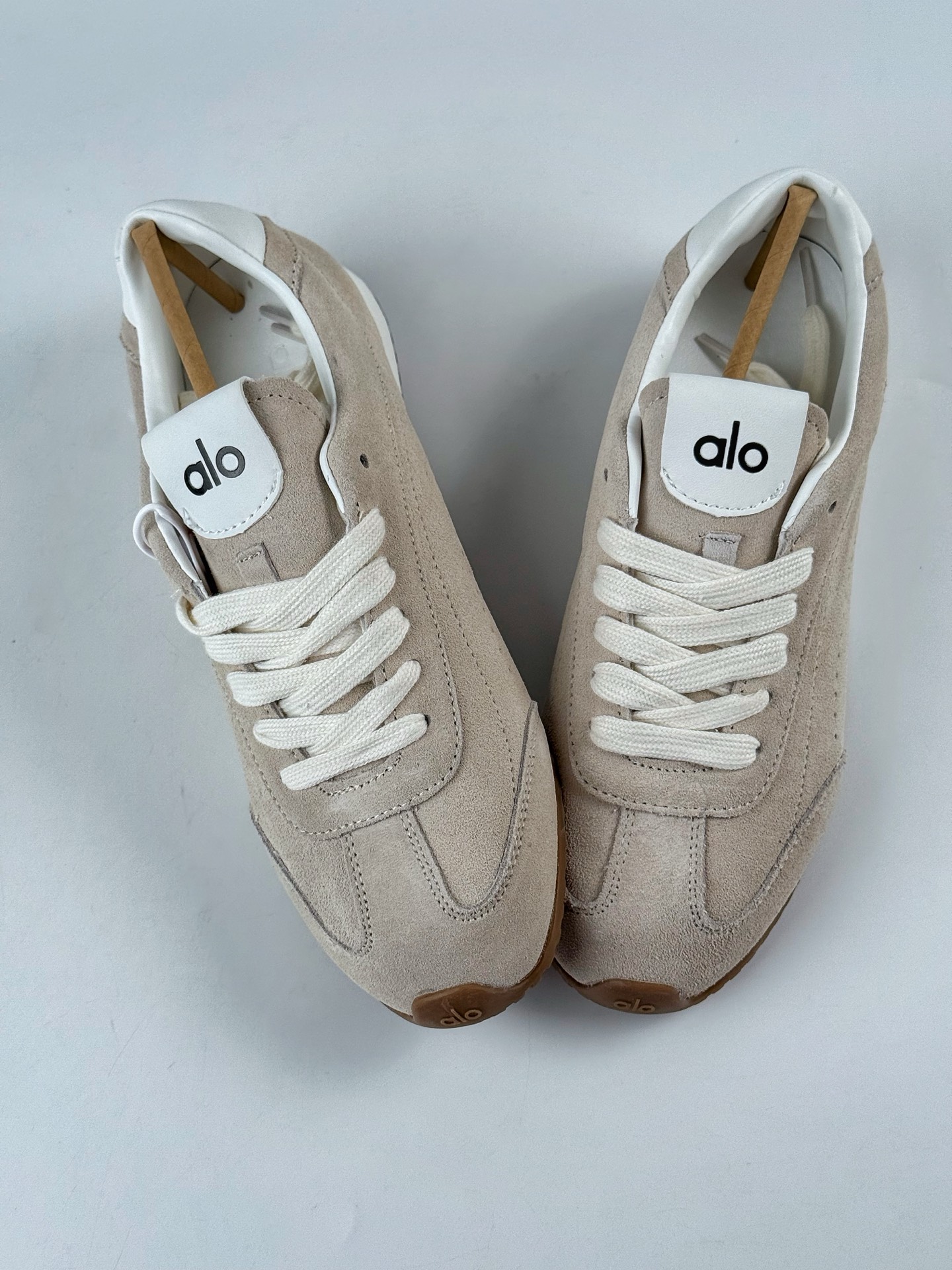 200 Alo yoga Sunset Seaker 米色 休闲城市通勤复古薄底德迅鞋
