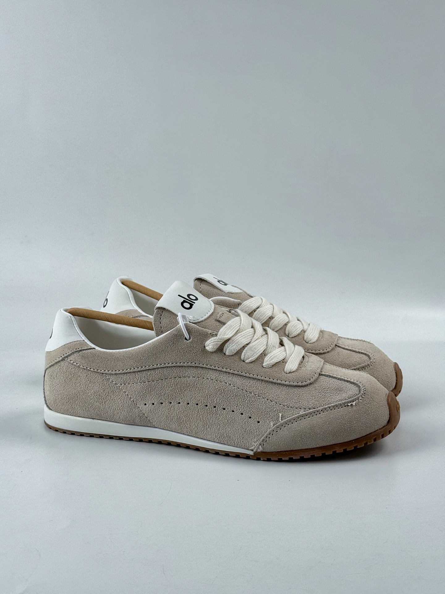 200 Alo yoga Sunset Seaker 米色 休闲城市通勤复古薄底德迅鞋