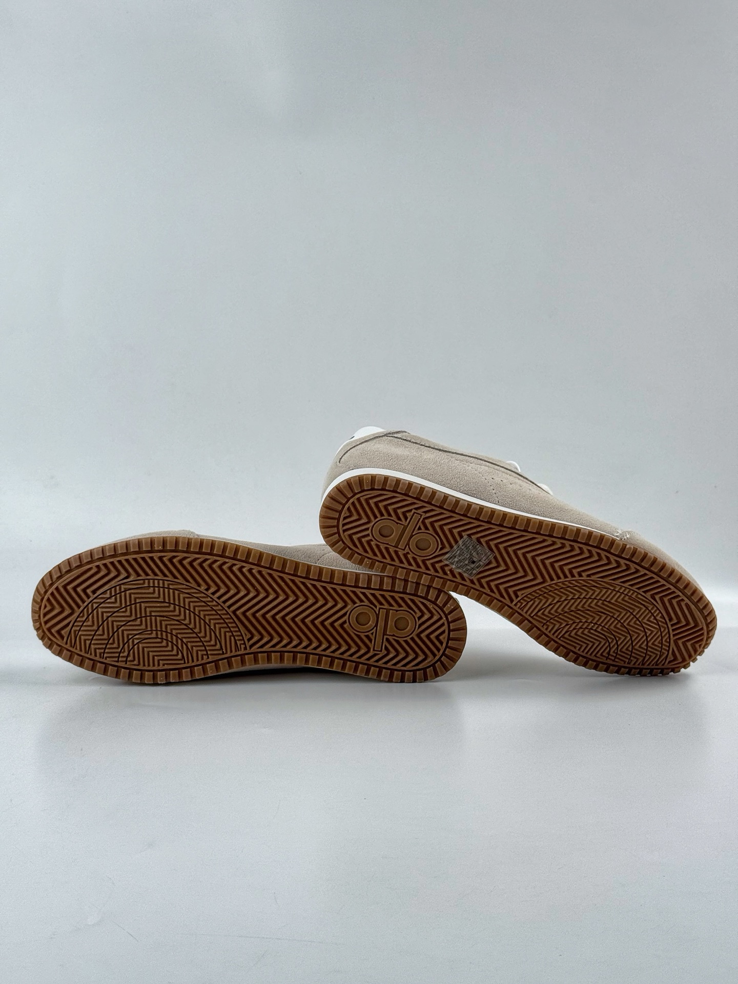 200 Alo yoga Sunset Seaker 米色 休闲城市通勤复古薄底德迅鞋