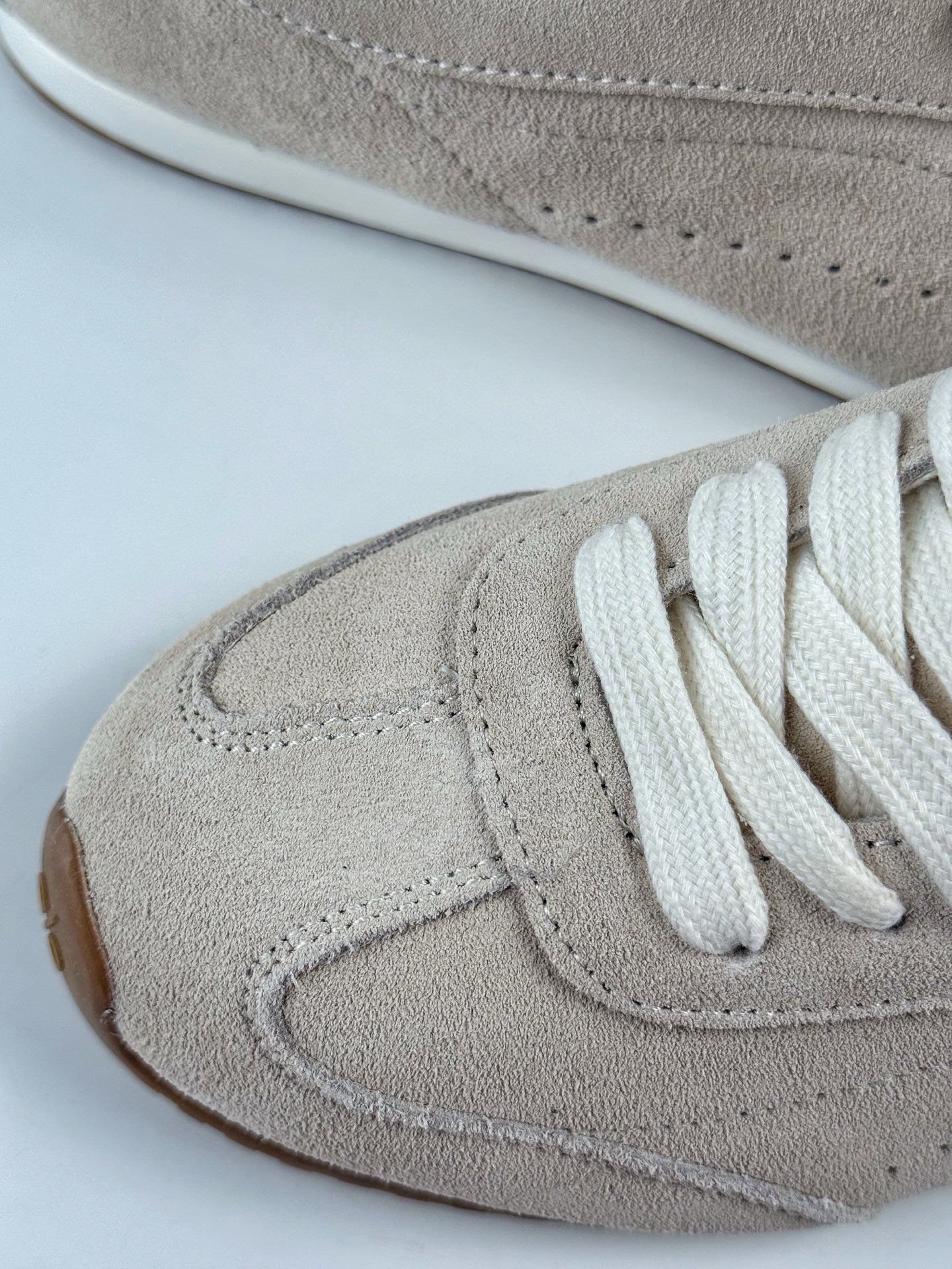 200 Alo yoga Sunset Seaker 米色 休闲城市通勤复古薄底德迅鞋