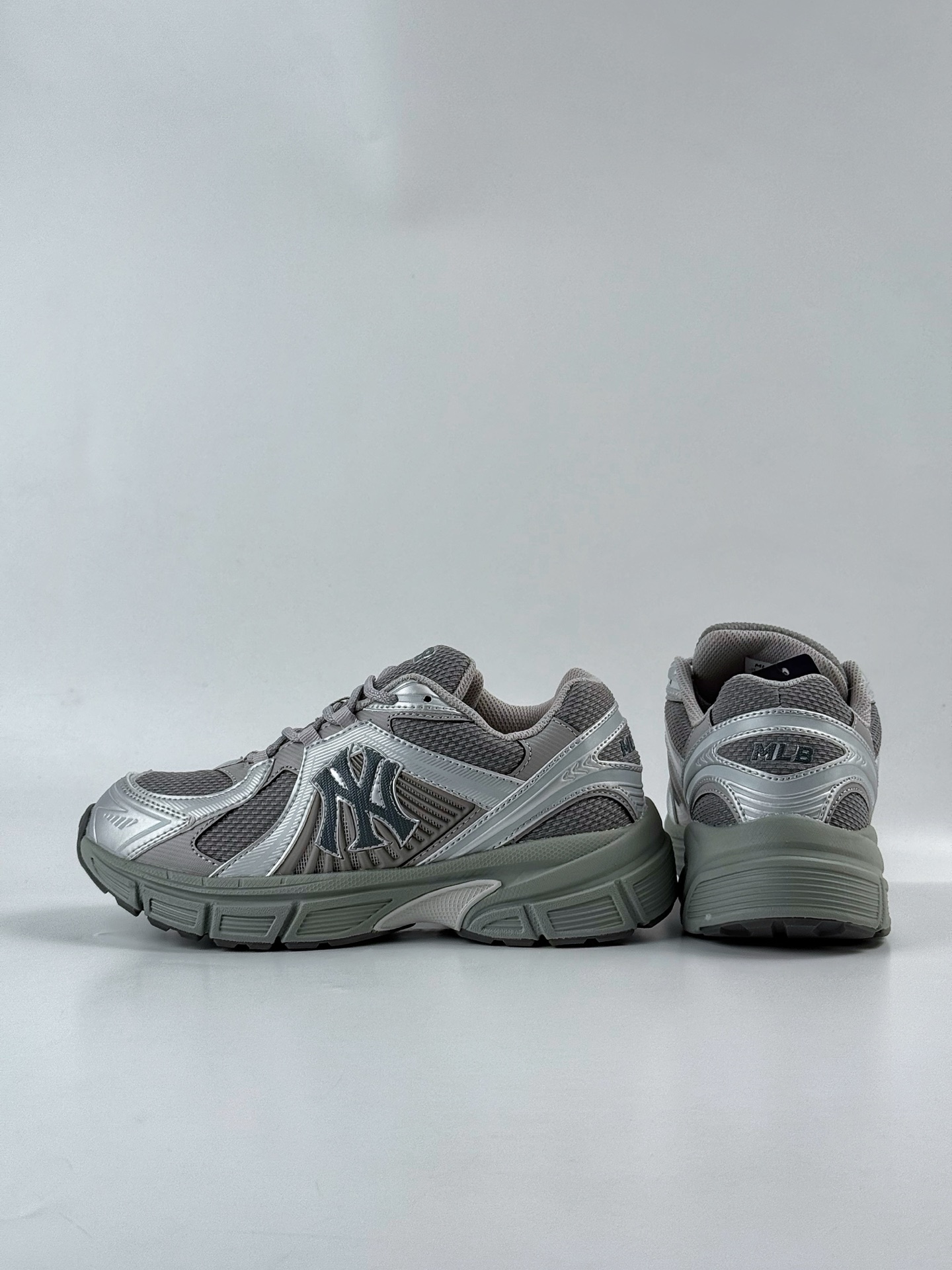 200 NY美国榄球洋基队 x MLB Chunky Runner Basic 厚底老爹厚底休闲运动慢跑鞋 3ARNR055N